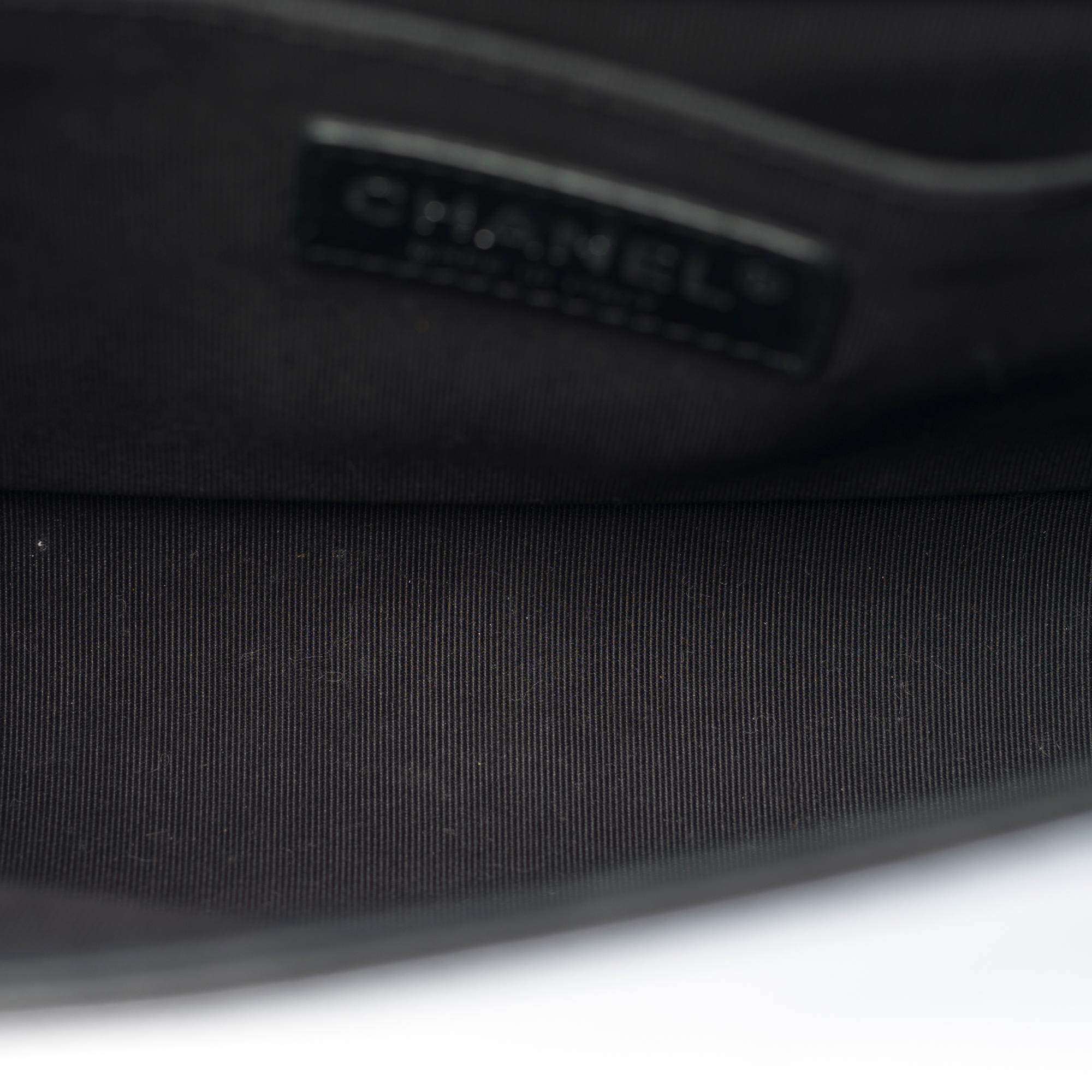 Chanel Boy Old medium shoulder bag in black quilted leather, silver hardware In Good Condition In Paris, IDF