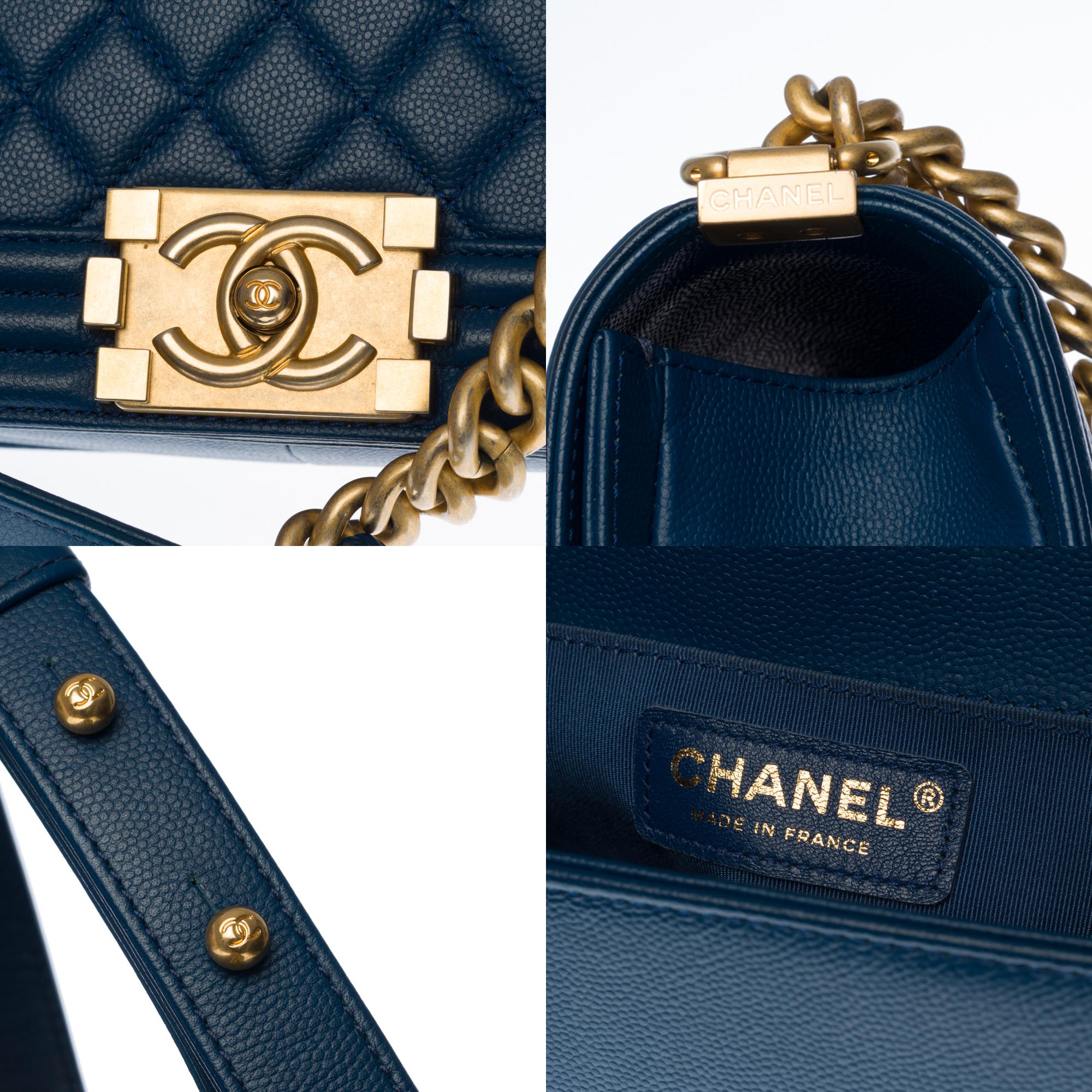 Chanel Boy Old medium shoulder bag in blue caviar leather, matte gold hardware In Excellent Condition In Paris, IDF
