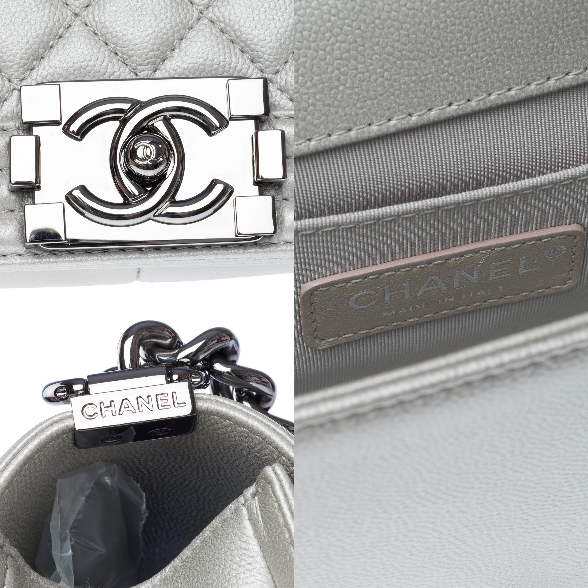 Chanel Boy Old medium shoulder bag in Metallic Silver Quilted leather, PHW ! For Sale 2