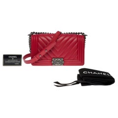 Used Chanel Boy Old Medium shoulder bag in red quilted herringbone leather, SHW