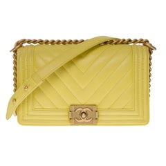 Chanel Boy Old Medium shoulder bag in Yellow quilted herringbone leather, MGHW