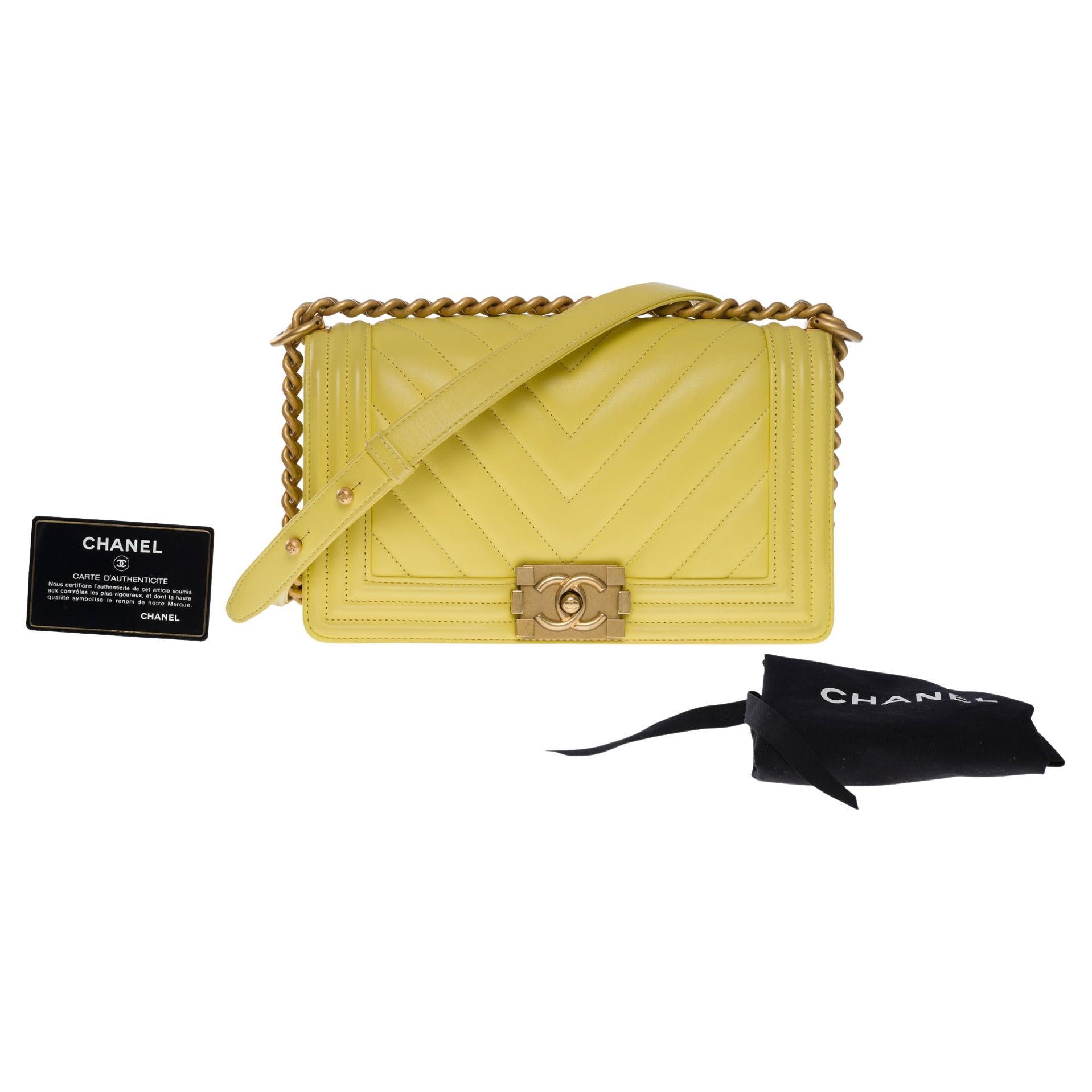 Chanel Boy Old Medium shoulder bag in Yellow quilted herringbone leather, MGHW For Sale
