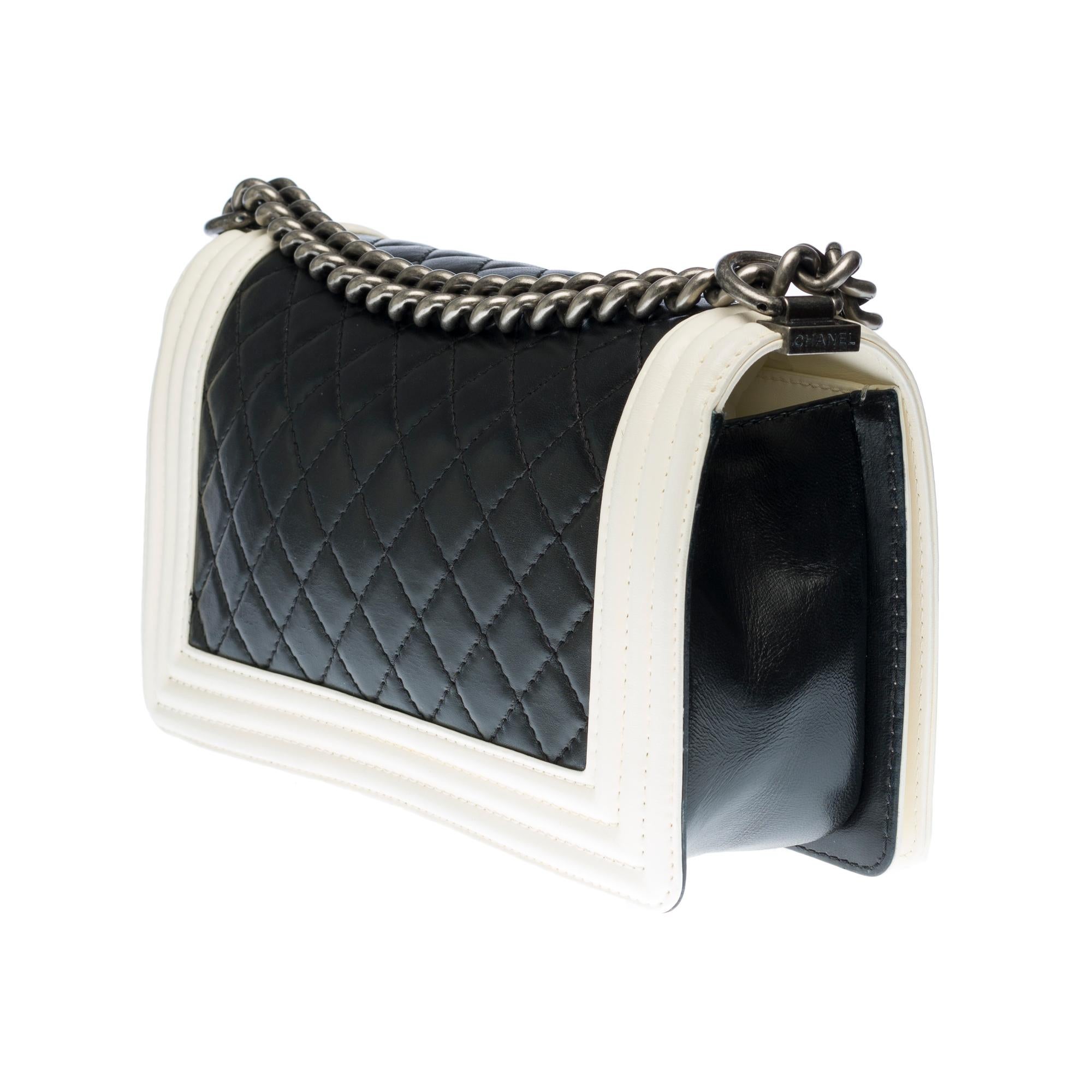 Chanel Boy Old medium(25cm) shoulder bag in Black & White quilted leather, SHW In Excellent Condition In Paris, IDF