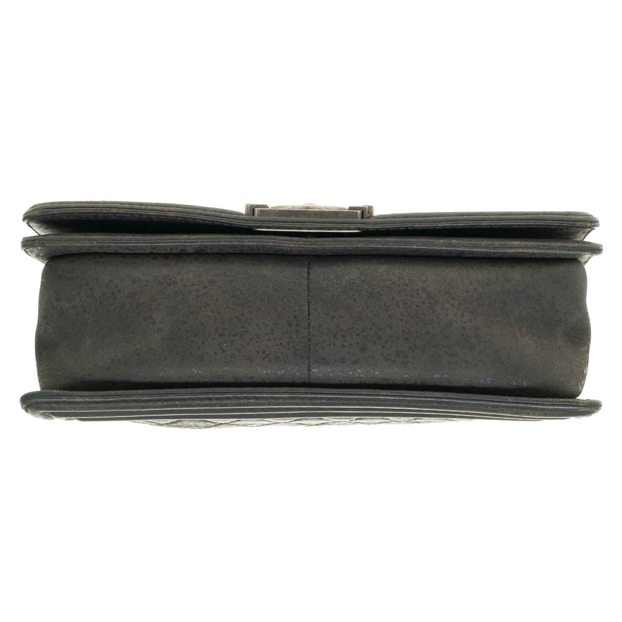 Chanel Boy Old medium(25cm) shoulder bag in grey aged quilted leather, SHW ! 4