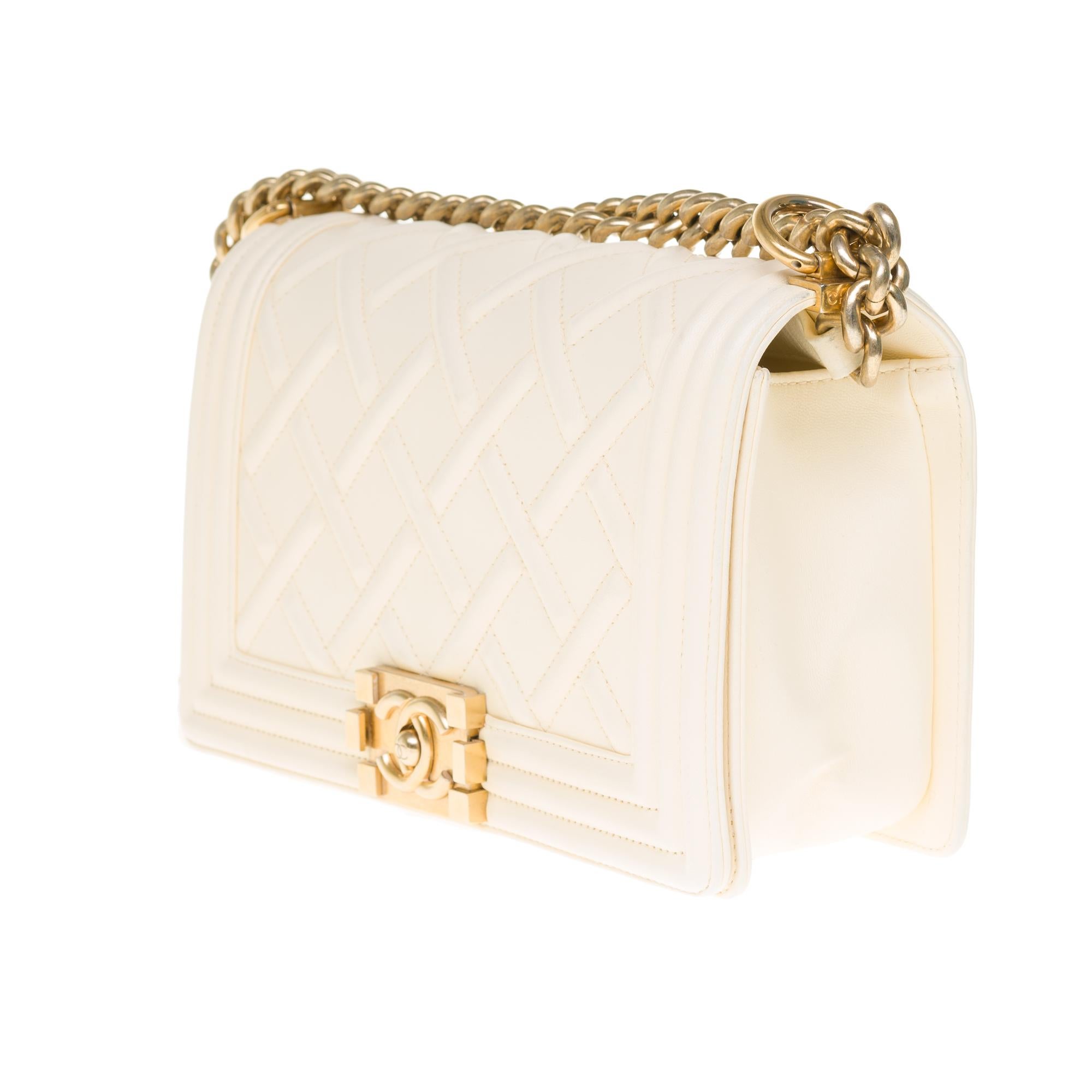 White Chanel Boy Paris/Edinburgh handbag in ivory embossed leather, GHW !