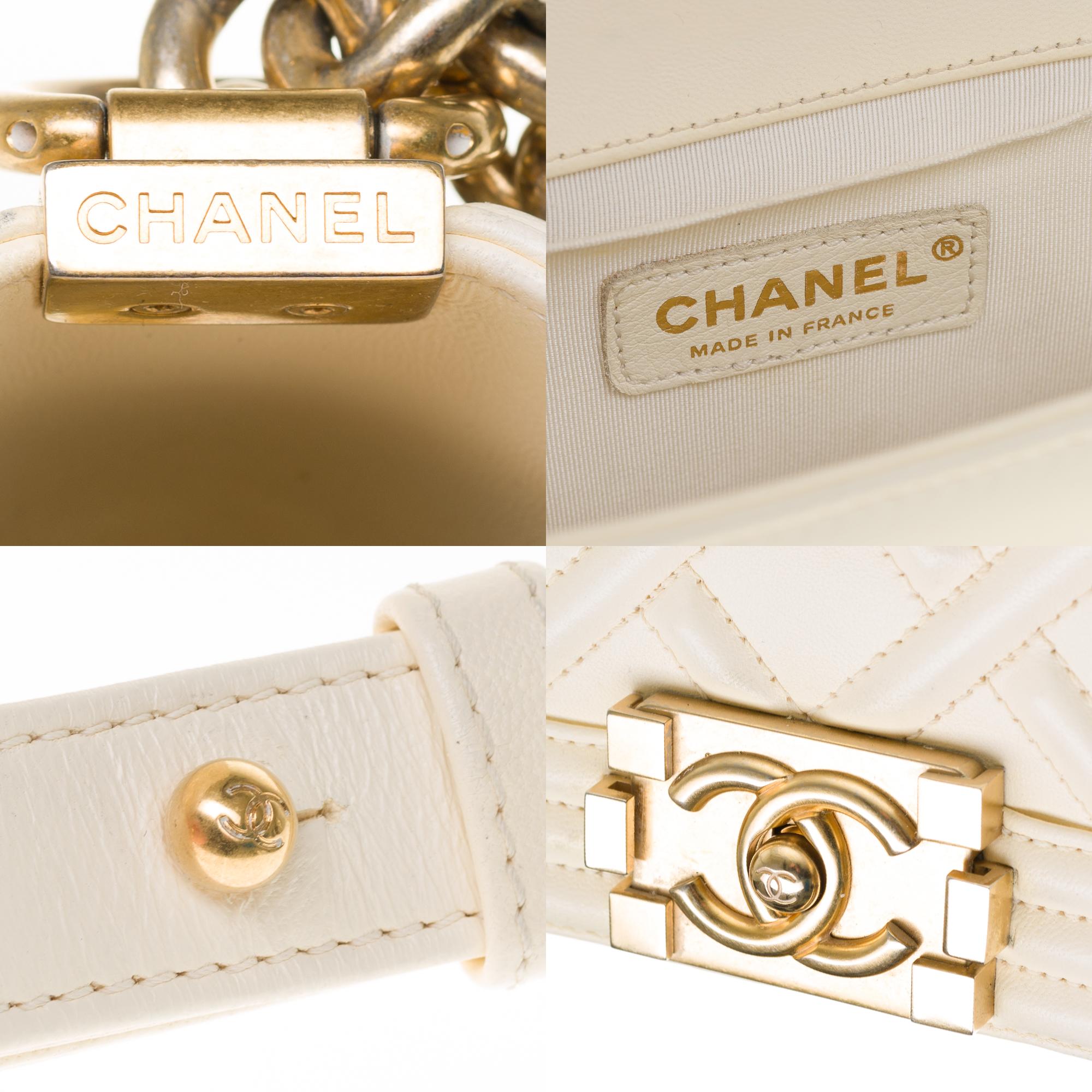 Chanel Boy Paris/Edinburgh handbag in ivory embossed leather, GHW ! 1