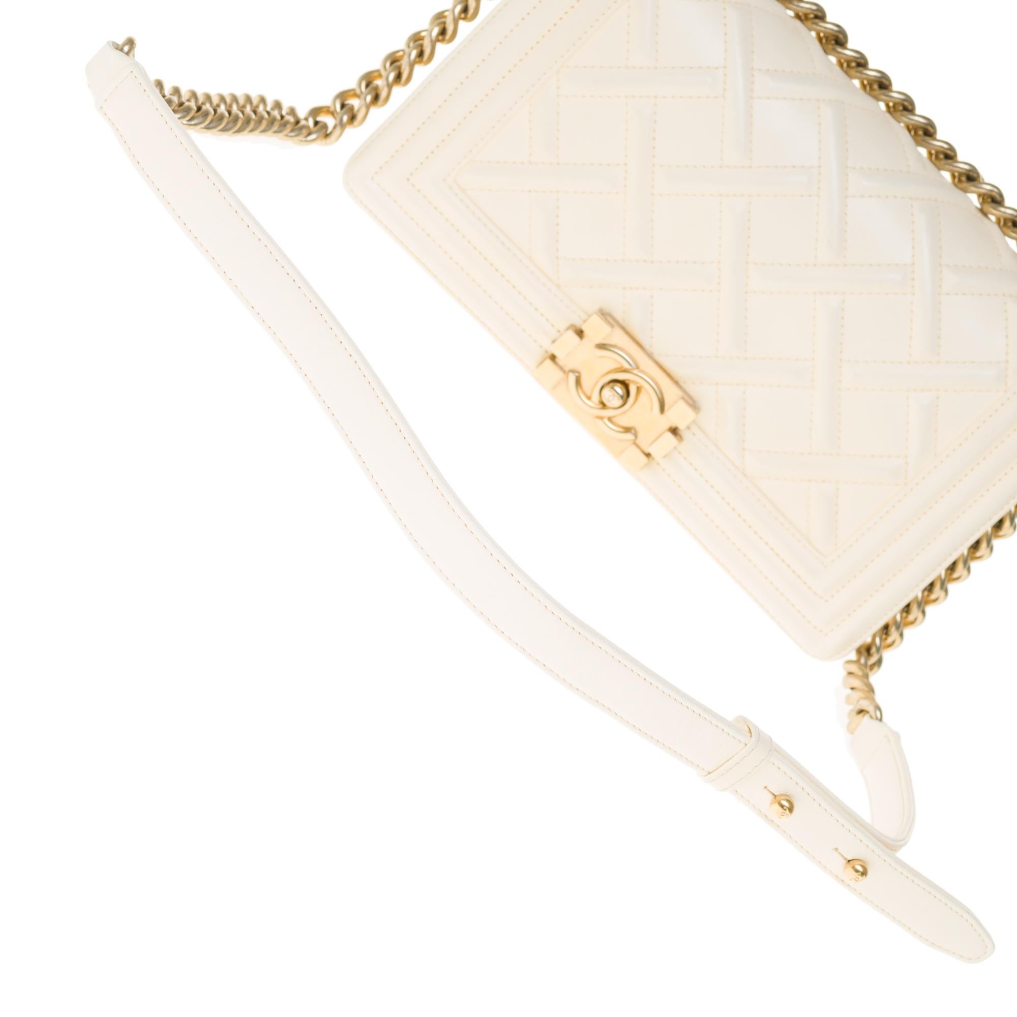 Chanel Boy Paris/Edinburgh handbag in ivory embossed leather, GHW ! 4