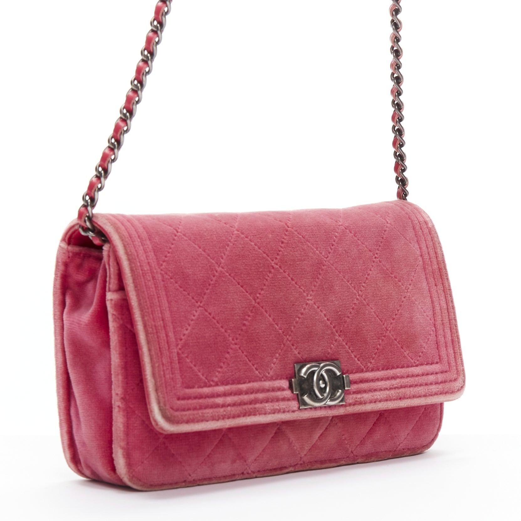 CHANEL Boy pink matelasse quilted velvet CC WOC crossbody bag In Fair Condition In Hong Kong, NT