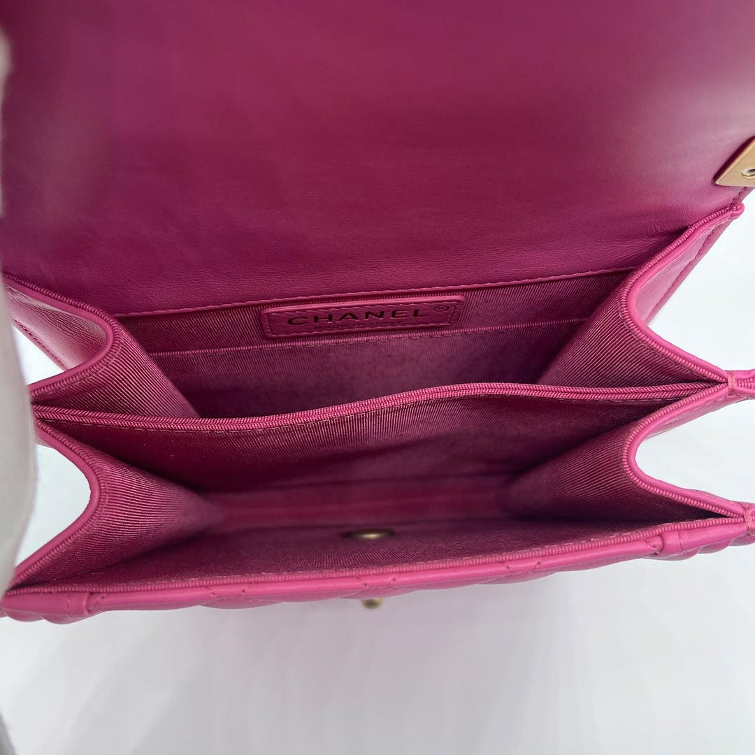 Chanel Boy Bolso Rosa Norte Sur Con Herrajes Dorados en venta 9