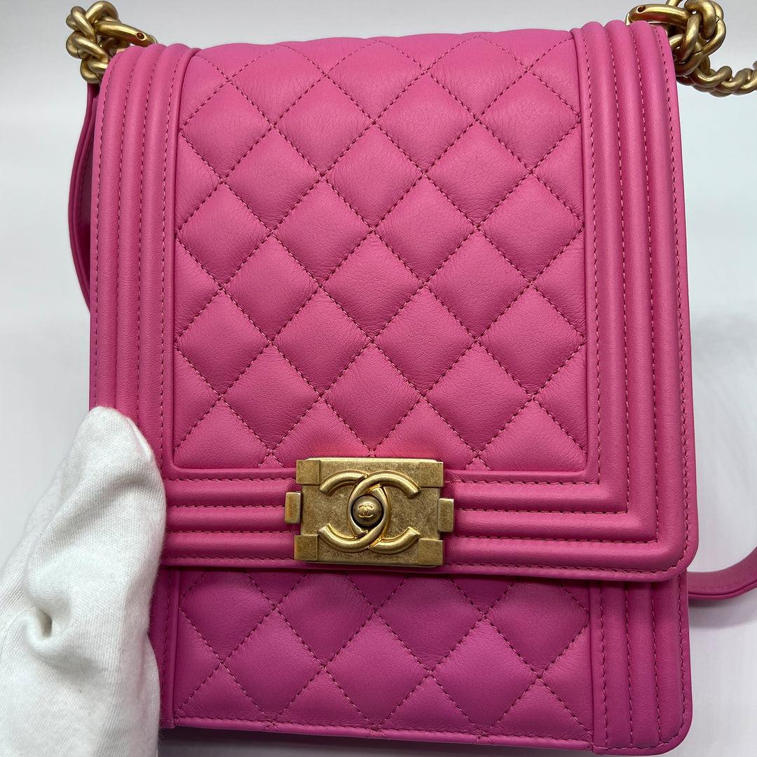 Chanel Boy Bolso Rosa Norte Sur Con Herrajes Dorados en venta 1