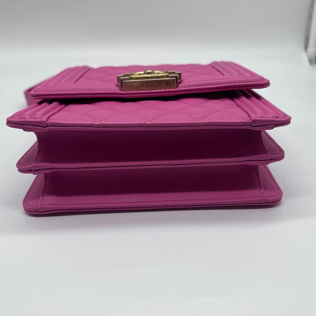 Chanel Boy Bolso Rosa Norte Sur Con Herrajes Dorados en venta 3