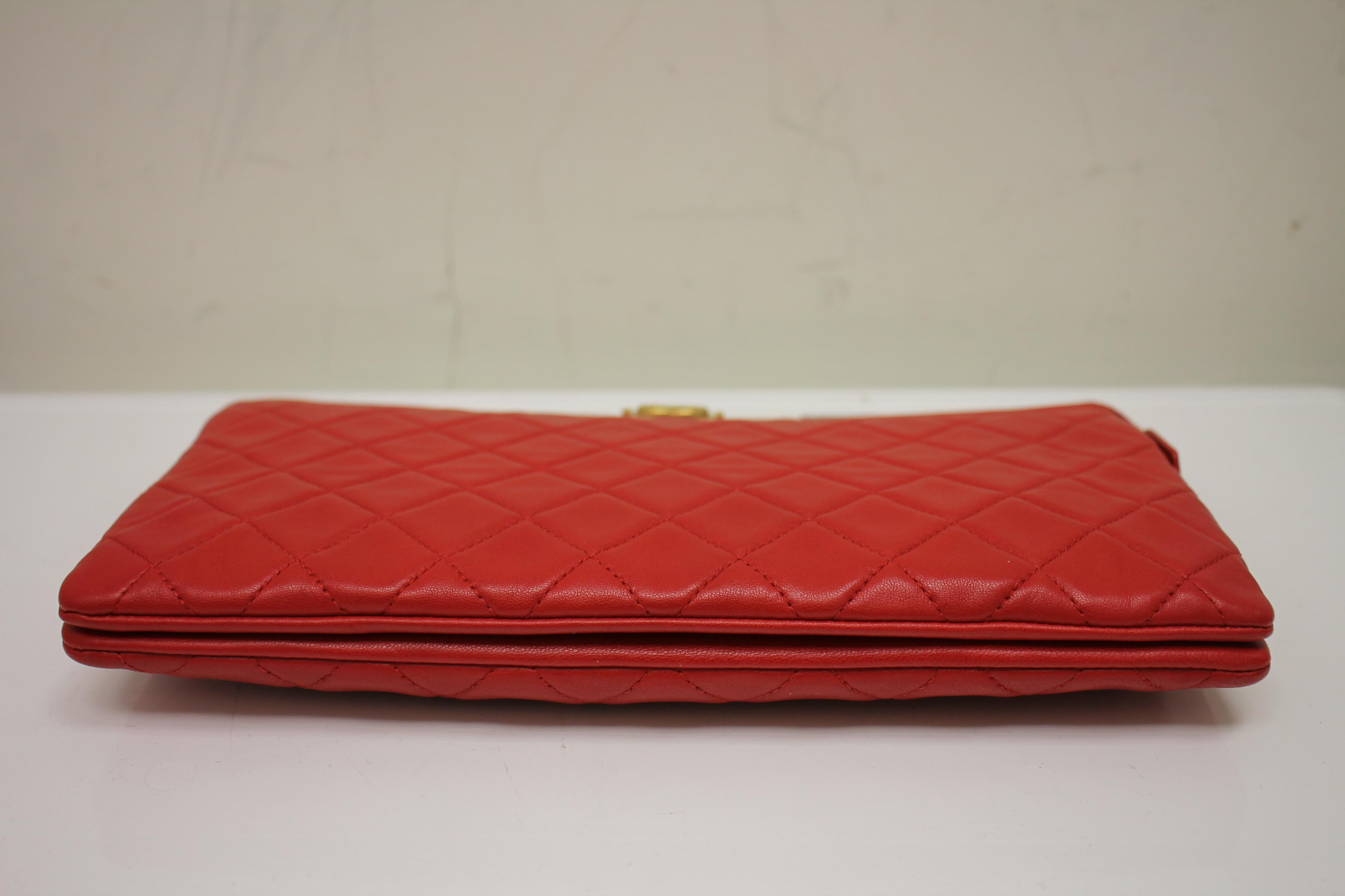 Women's or Men's Chanel Boy Quilted Calfskin Clutch For Sale