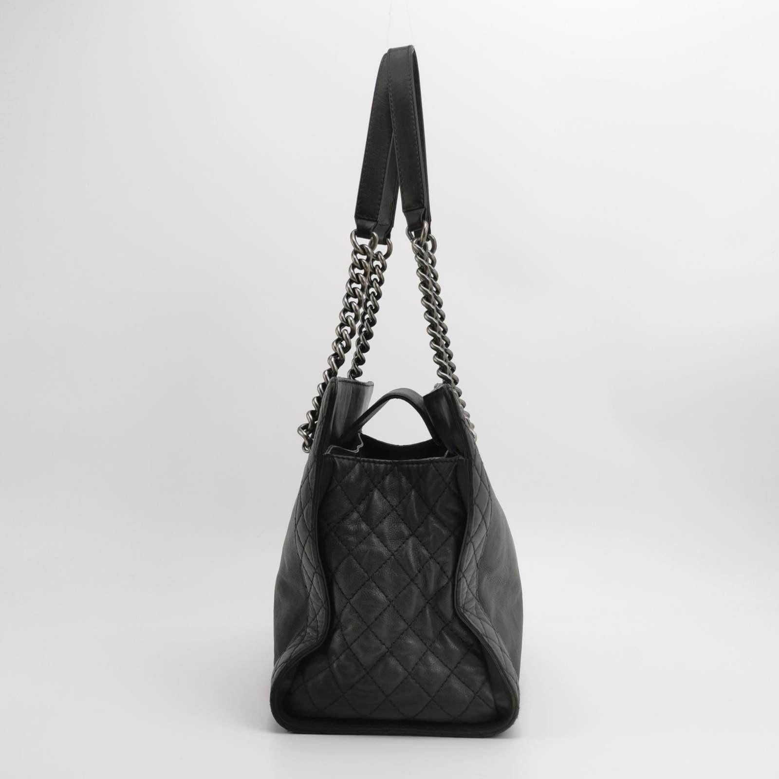 Chanel Boy Reverso Shopping Tote Calfskin Leather Black In Good Condition In AUBERVILLIERS, FR