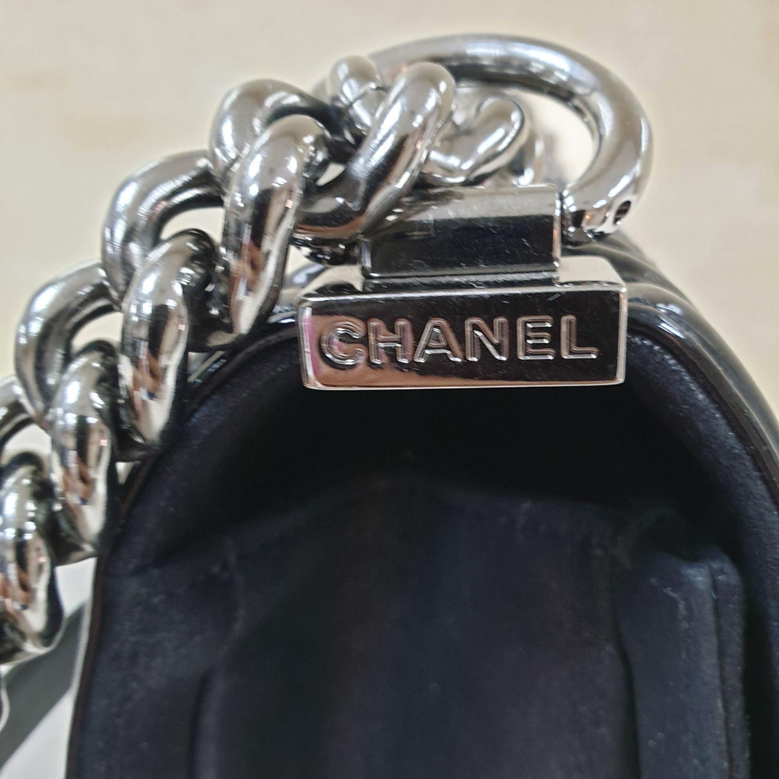 Chanel Boy Sequin  Patent Leather Medium Flap Bag  In Good Condition In Krakow, PL