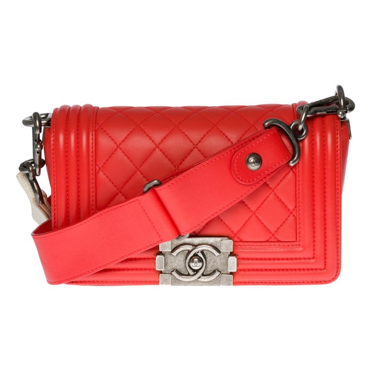 Chanel Boy Small size shoulder bag in red quilted leather and silver