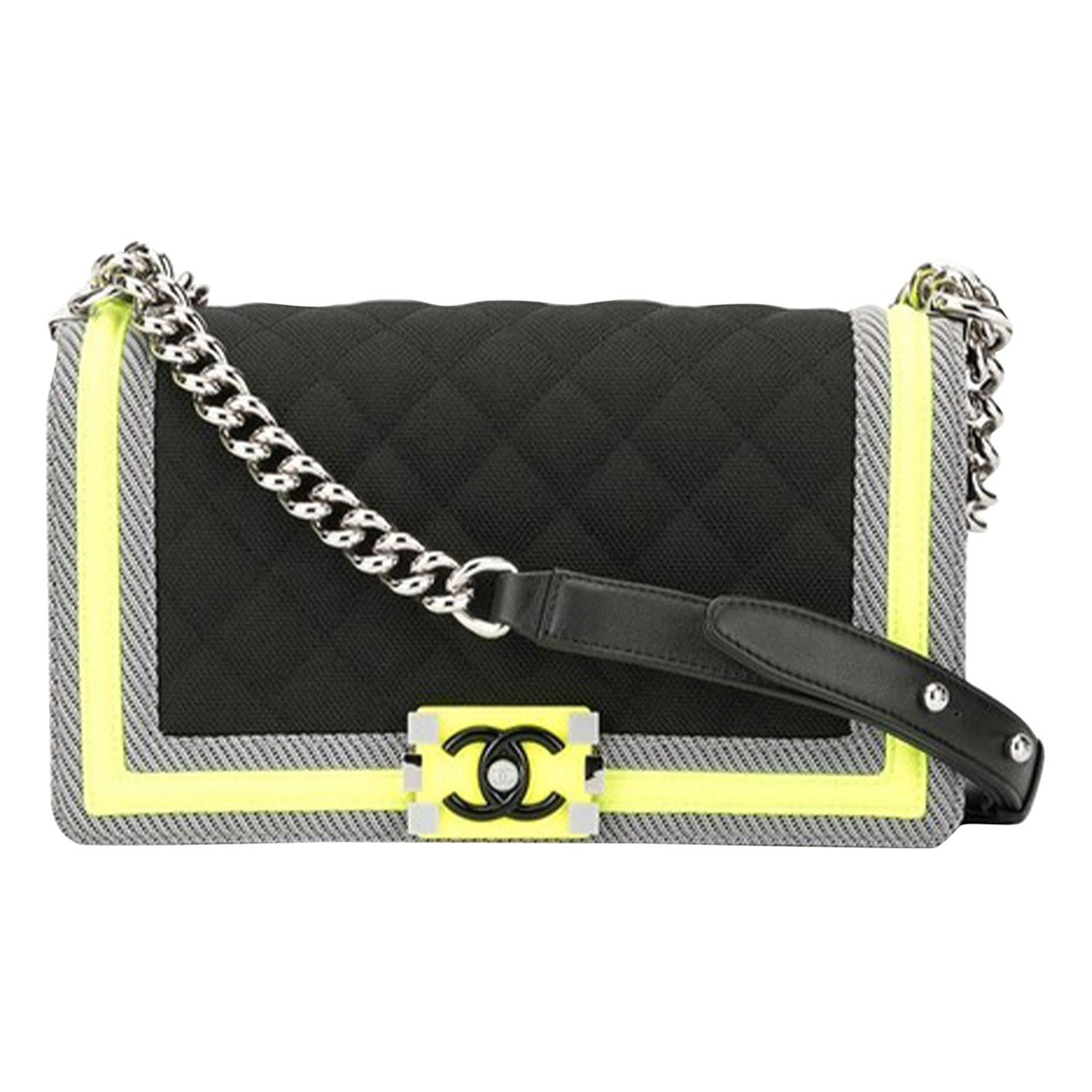 Chanel Boy Soldout Spring 2016 Fluo Medium Rare Black Neon Lime Nylon Flap Bag en vente