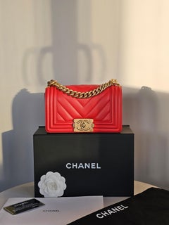 CHANEL Boy special bag, mix of v stitch red with aged gold! ELEGANT & COOL!€6700