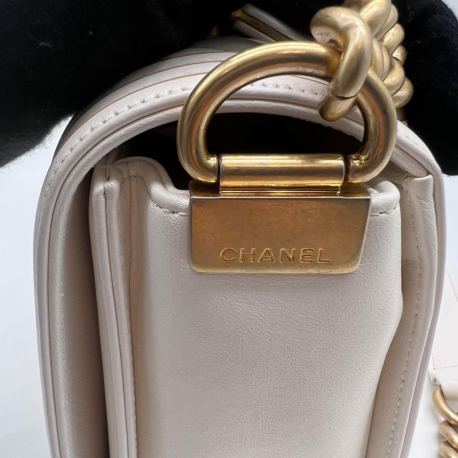 Women's or Men's Chanel Boy Studded Handle Bag In White Size Old Medium Gold Hardware