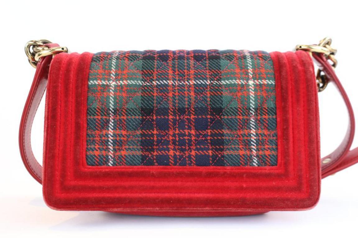 Chanel Boy Tweed Quilted Plaid Paris-edinburgh 3ct1115 Red Velvet Cross Body Bag In Fair Condition For Sale In Forest Hills, NY