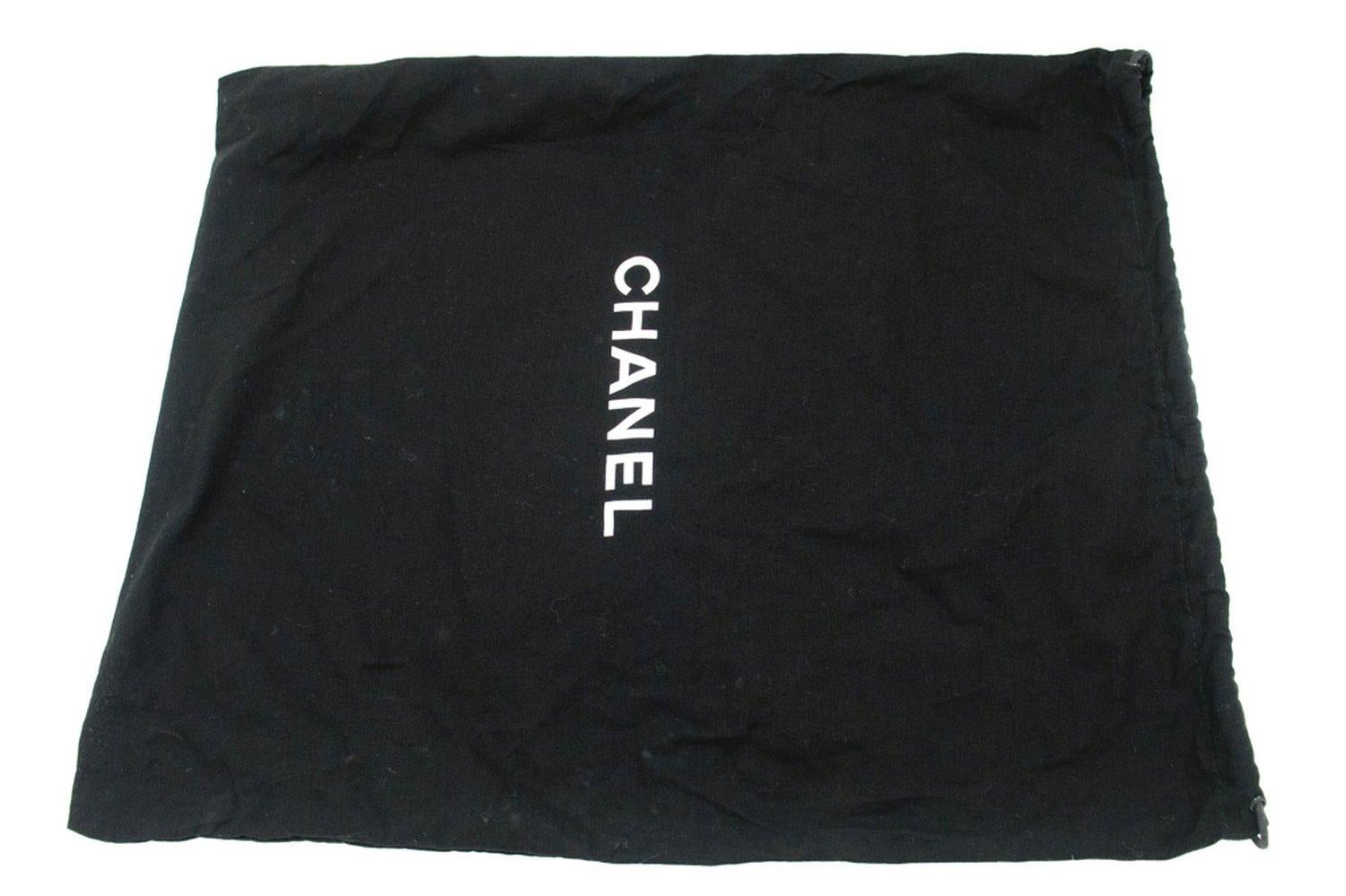 CHANEL Boy V-Stitch Chain Shoulder Bag Black Flap Quilted Calfskin 15