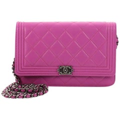 Chanel Boy Brieftasche an Kette Gestepptes Lammfell