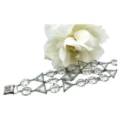 BRACCIALE CHANEL, 3 file di cristalli sfaccettati, chiusura con logo, firmato. 1998 P