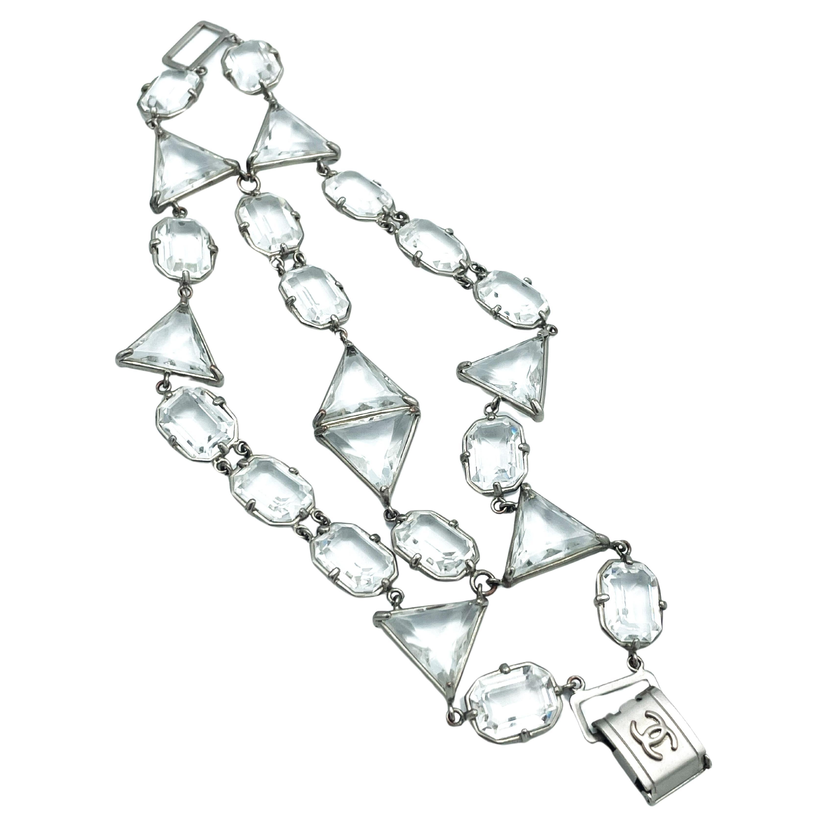 PULSERA CHANEL, 3 filas de cristales facetados, cierre con logotipo, firmada. 1998 P en Excelente estado para la venta en Stuttgart, DE