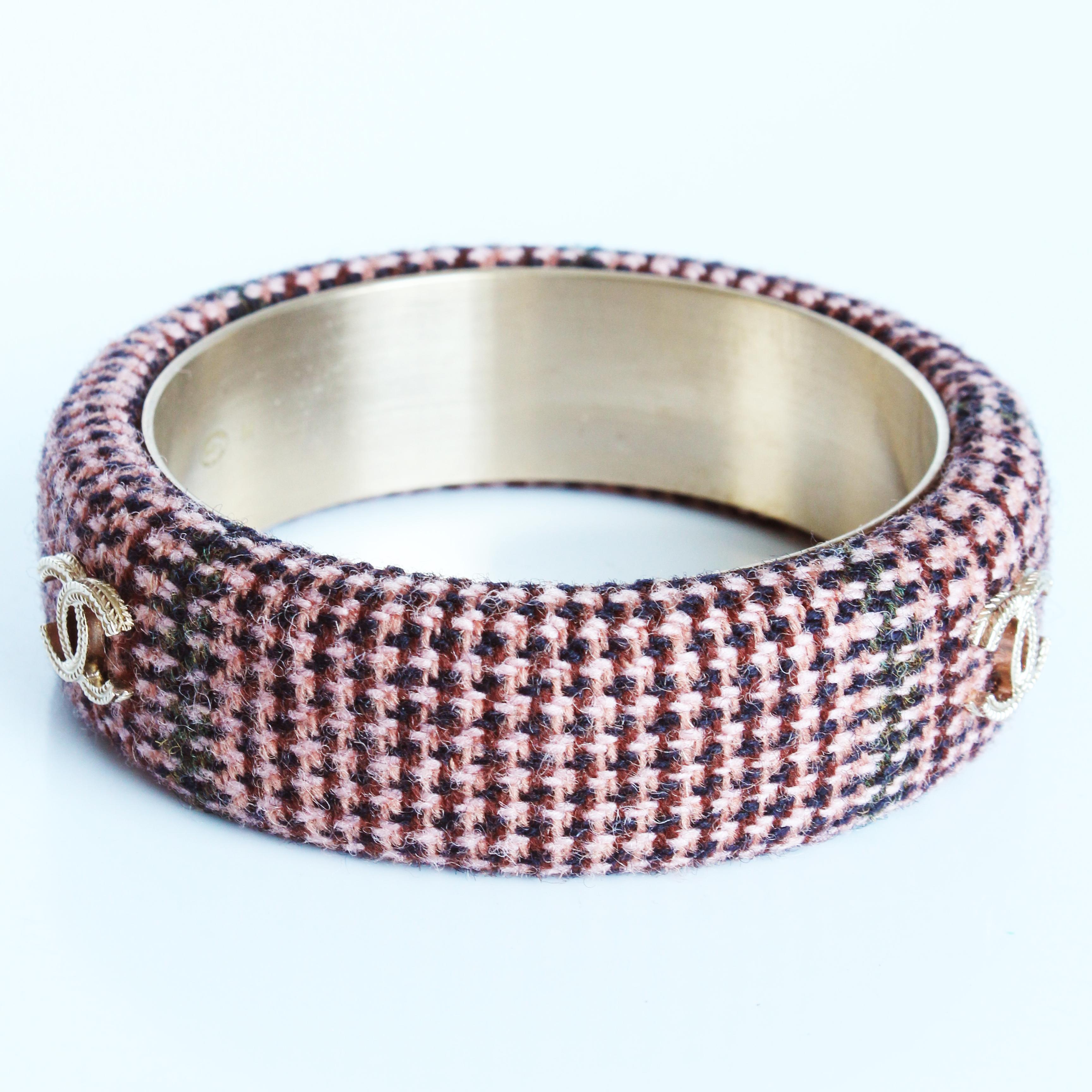 Chanel Bracelet Bangle 13A Pink Multicolor Tweed Knit with Gold CC Logo in Box  In Good Condition For Sale In Port Saint Lucie, FL