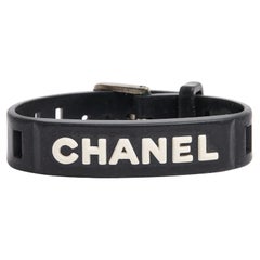Chanel Bracciale Caoutchouc Primavera 1999 Iconico Bracciale Chanel in caucciù nero