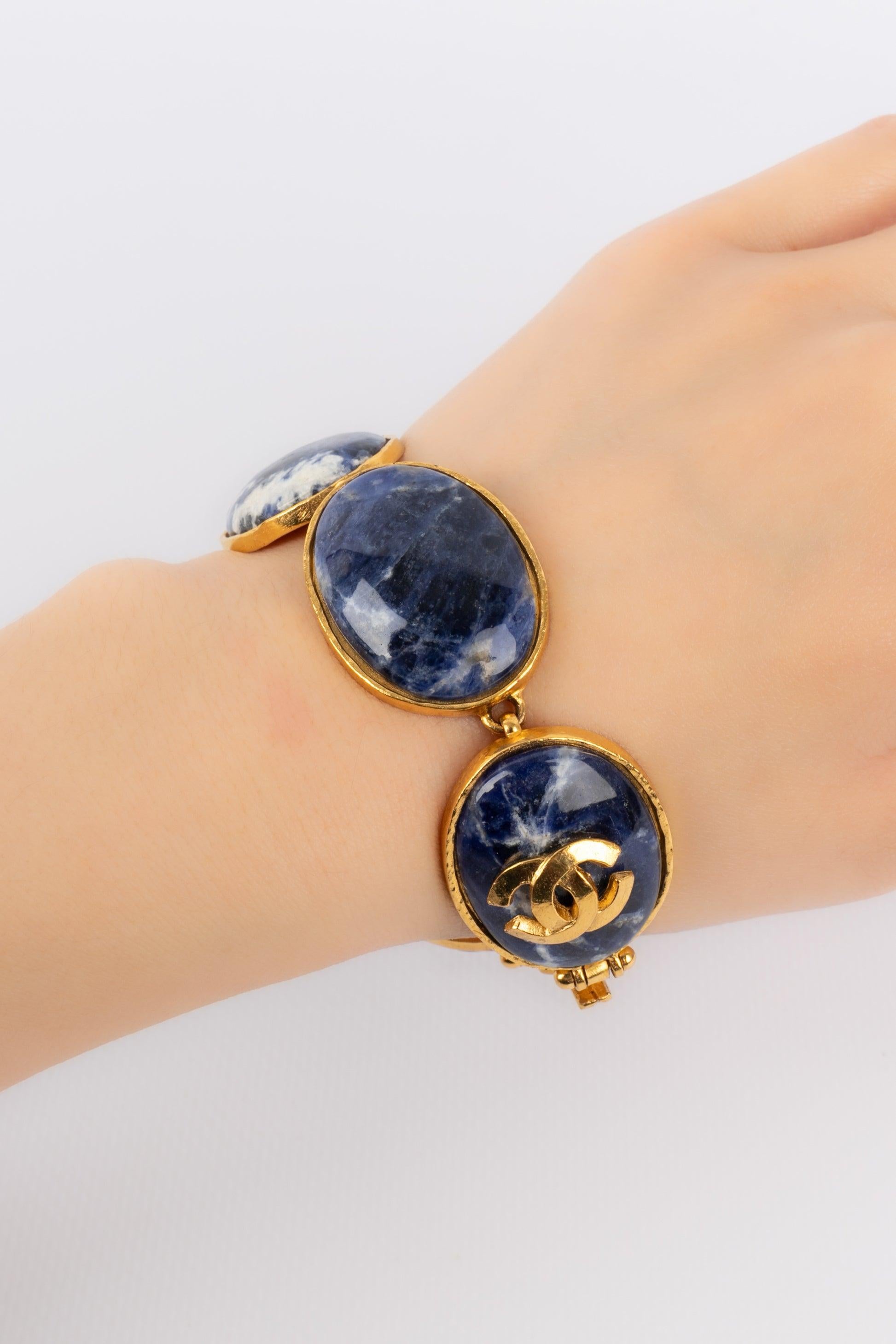 Bracciale Chanel Fall con cabochon di pietra dura blu, 1995 in vendita 3