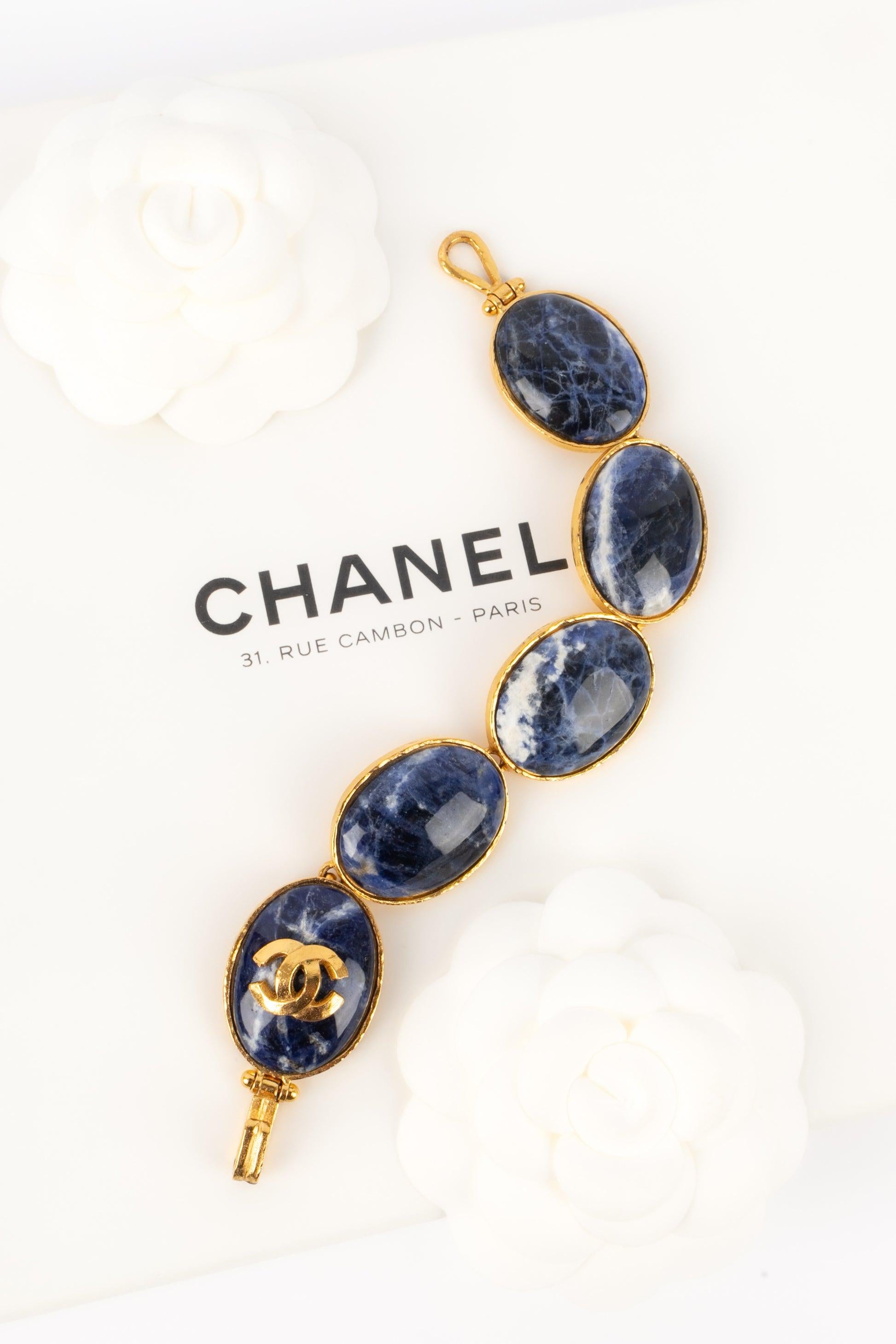 Bracciale Chanel Fall con cabochon di pietra dura blu, 1995 in vendita 4