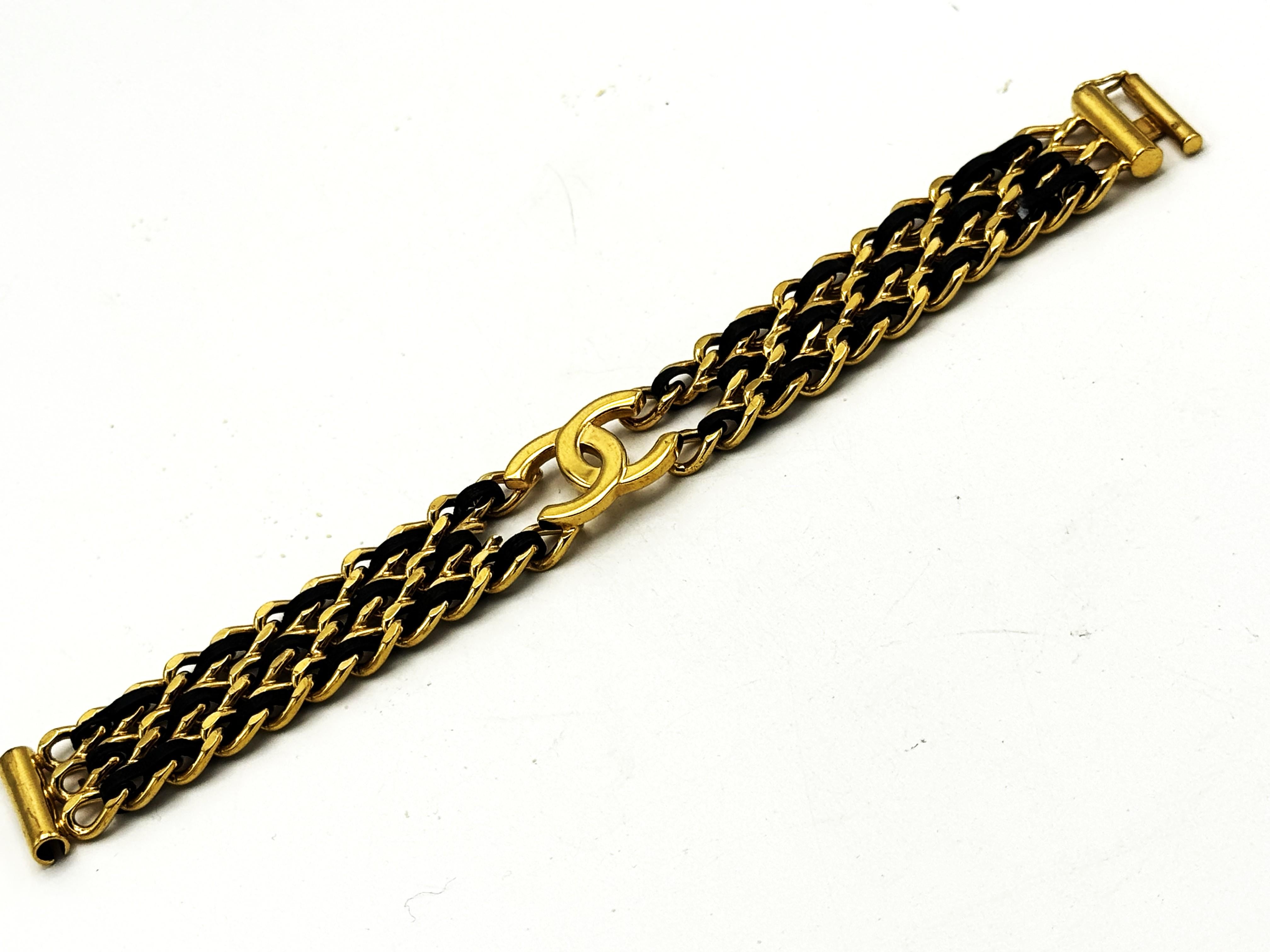 Femenino o masculino PULSERA CHANEL, icónica CC, cadena de 3 vueltas entretejida con cuero, oro de 24kp. en venta