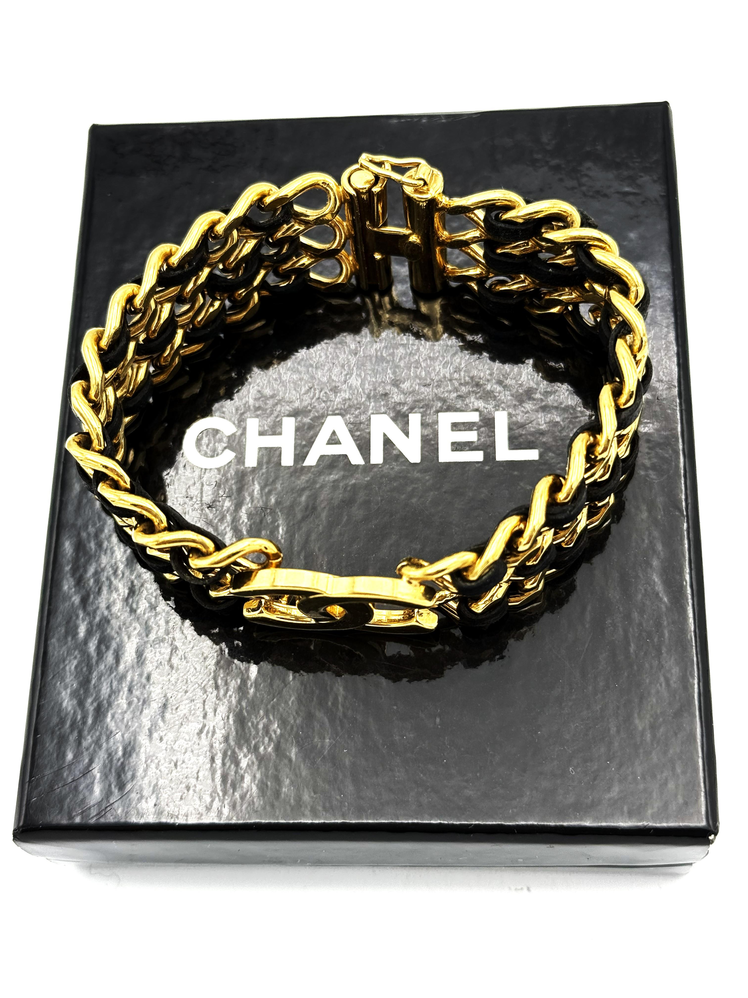 PULSERA CHANEL, icónica CC, cadena de 3 vueltas entretejida con cuero, oro de 24kp. en venta 2