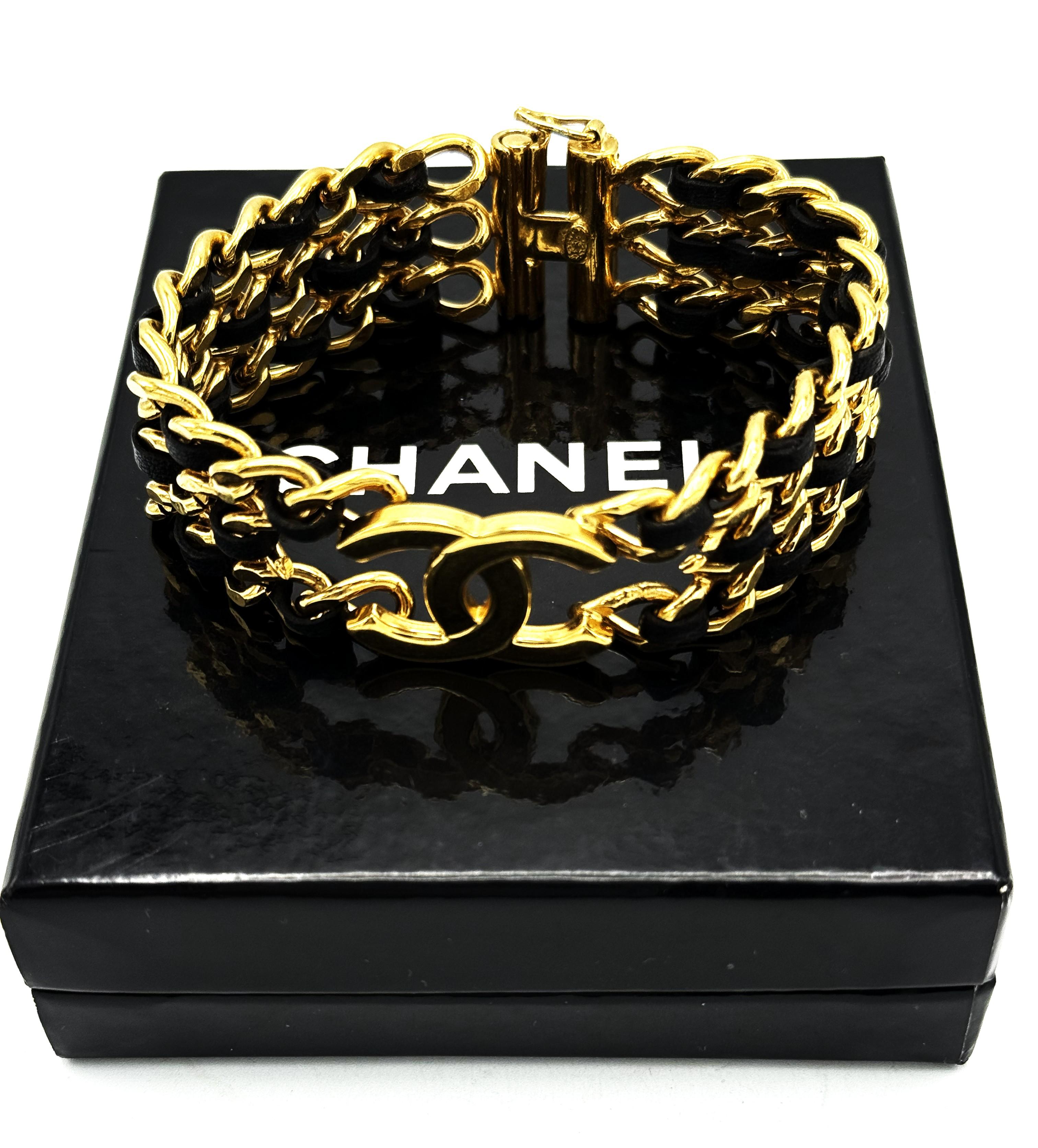 PULSERA CHANEL, icónica CC, cadena de 3 vueltas entretejida con cuero, oro de 24kp. en venta 3