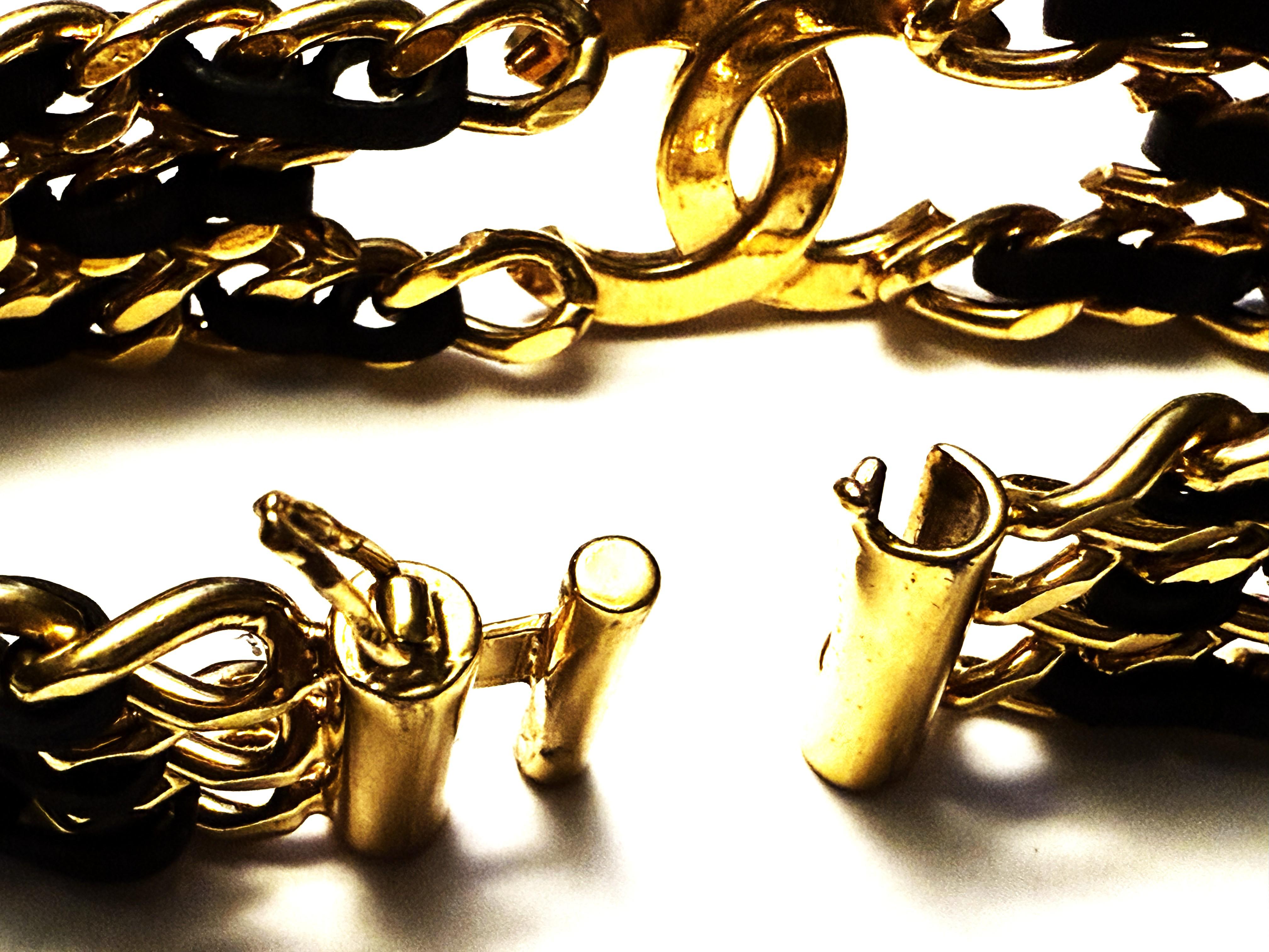 PULSERA CHANEL, icónica CC, cadena de 3 vueltas entretejida con cuero, oro de 24kp. en venta 4