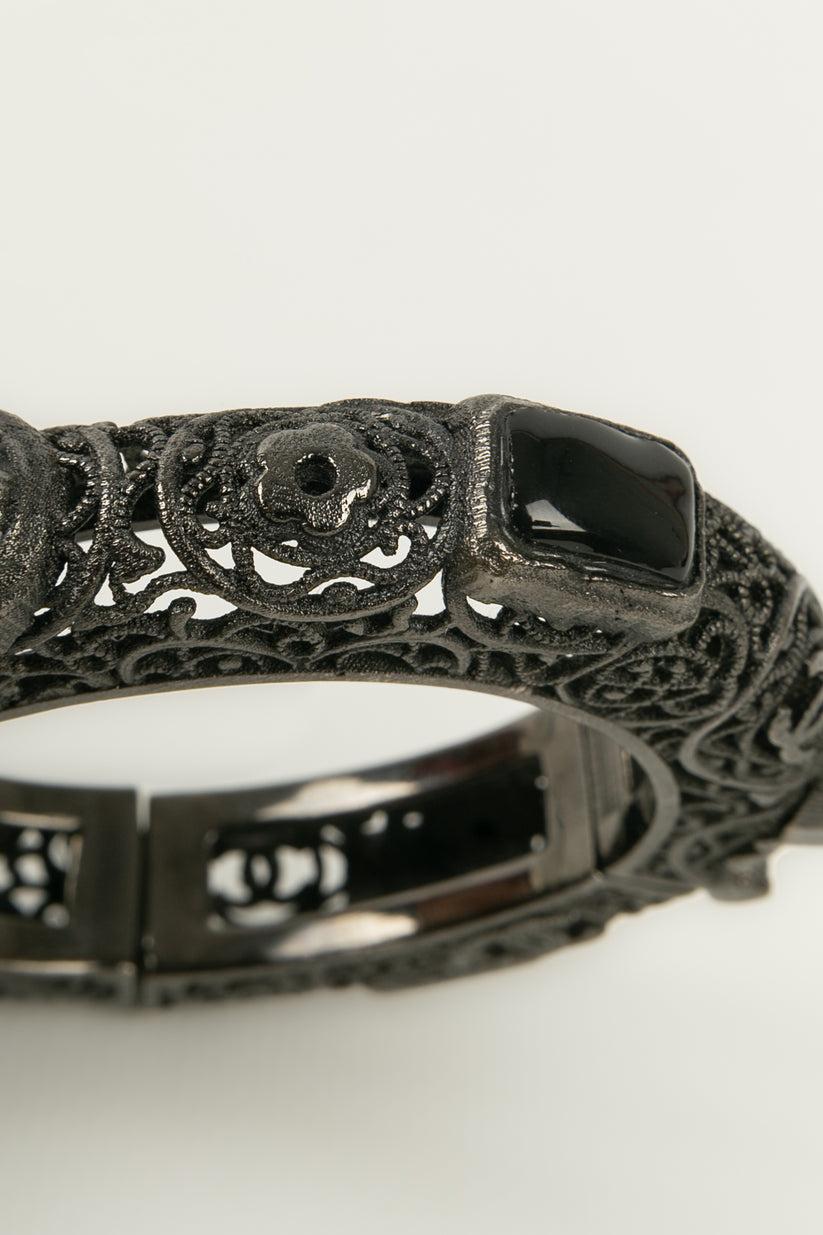 Chanel Bracelet in Dark Silver Metal, 2011 im Zustand „Gut“ im Angebot in SAINT-OUEN-SUR-SEINE, FR