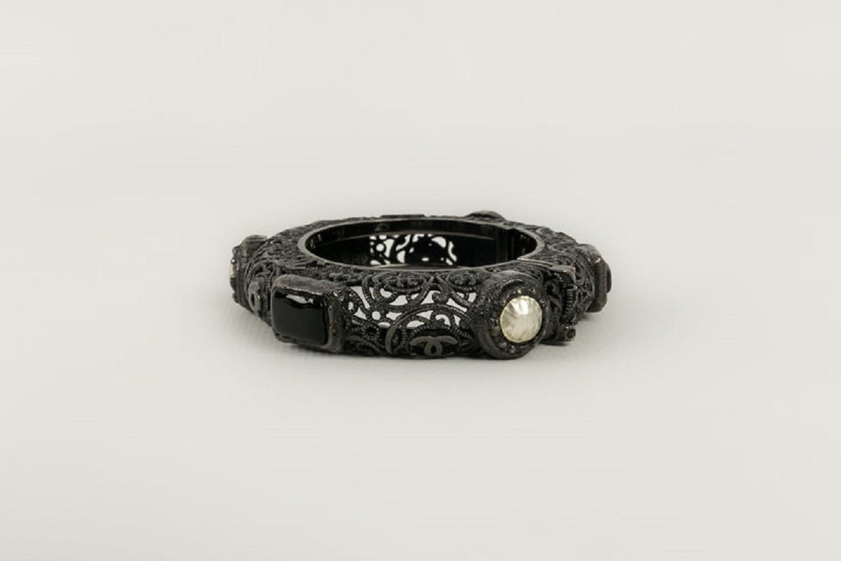 Chanel Bracelet in Dark Silver Metal, 2011 In Good Condition For Sale In SAINT-OUEN-SUR-SEINE, FR