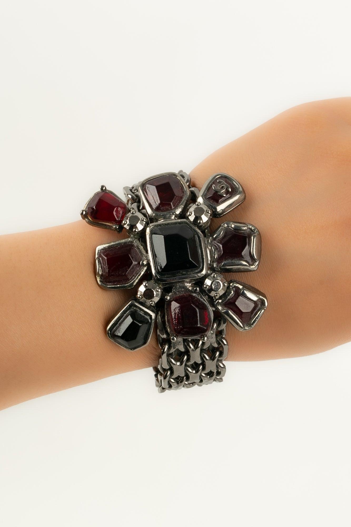 Chanel Bracelet in Dark Silvery Metal and Burgundy Rhinestones, 2002 For Sale 4
