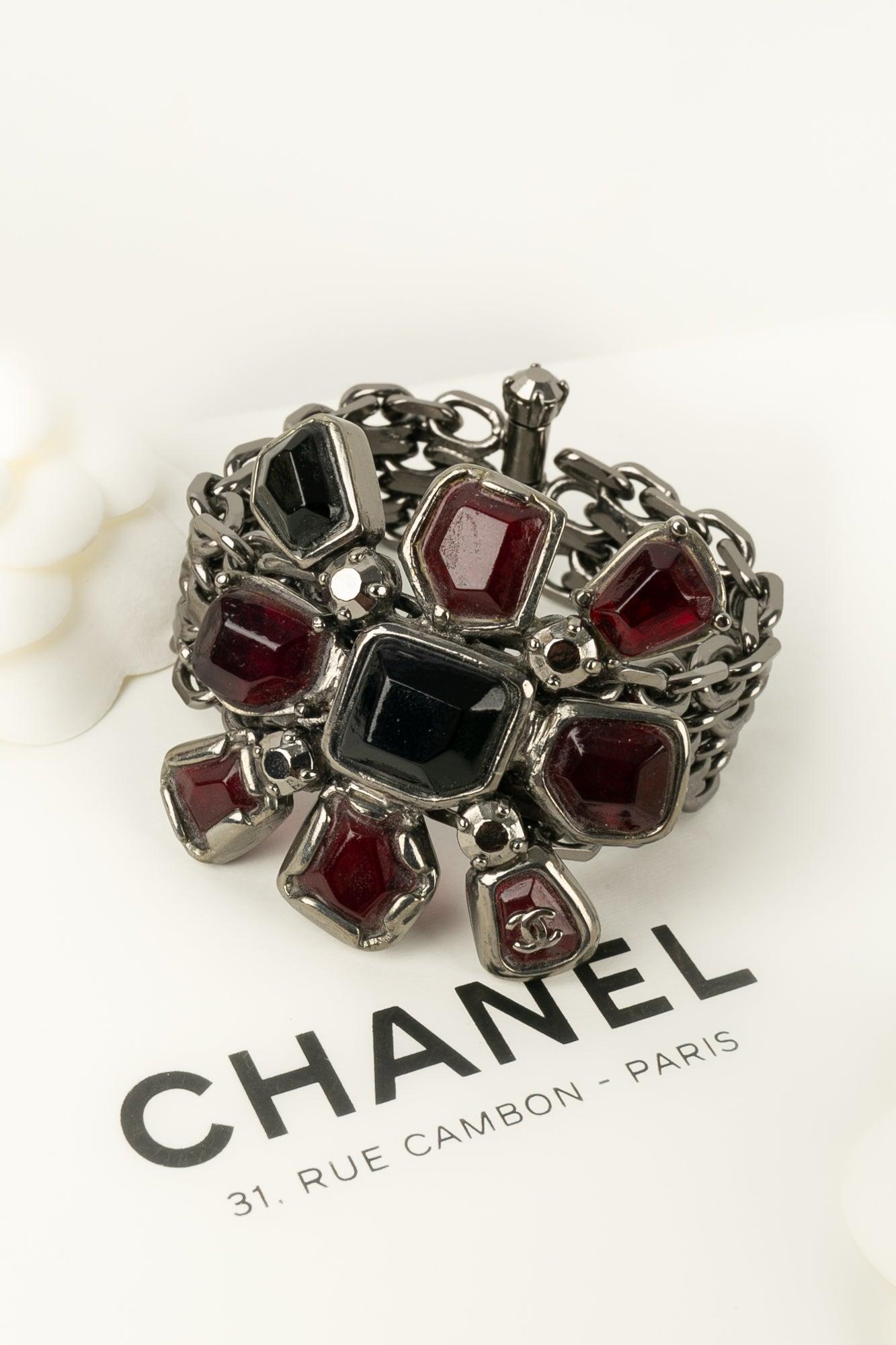 Chanel Bracelet in Dark Silvery Metal and Burgundy Rhinestones, 2002 For Sale 5