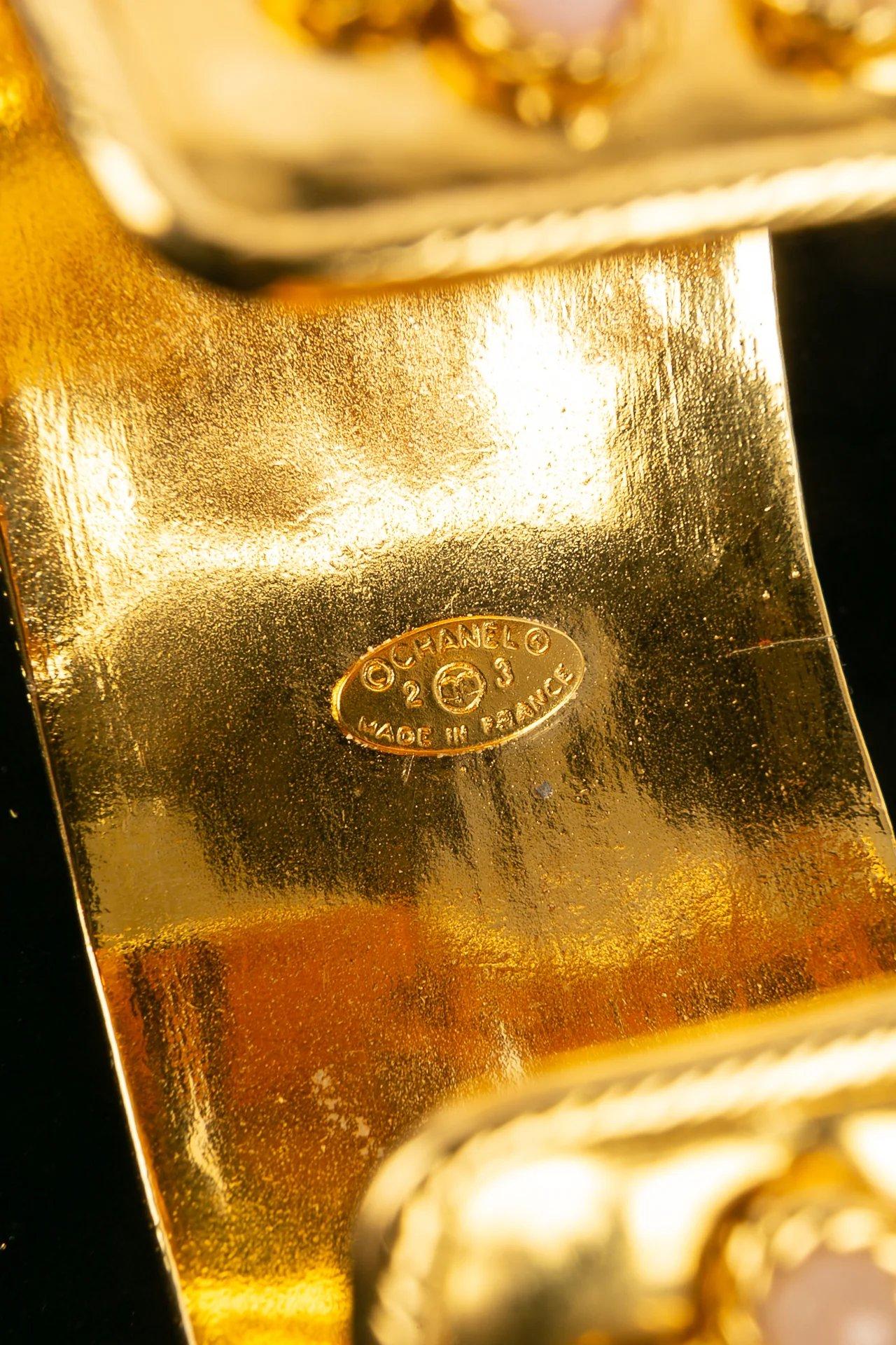 Chanel-Armband aus vergoldetem Metall und Cabochons und blassrosa Glaspastell im Angebot 3