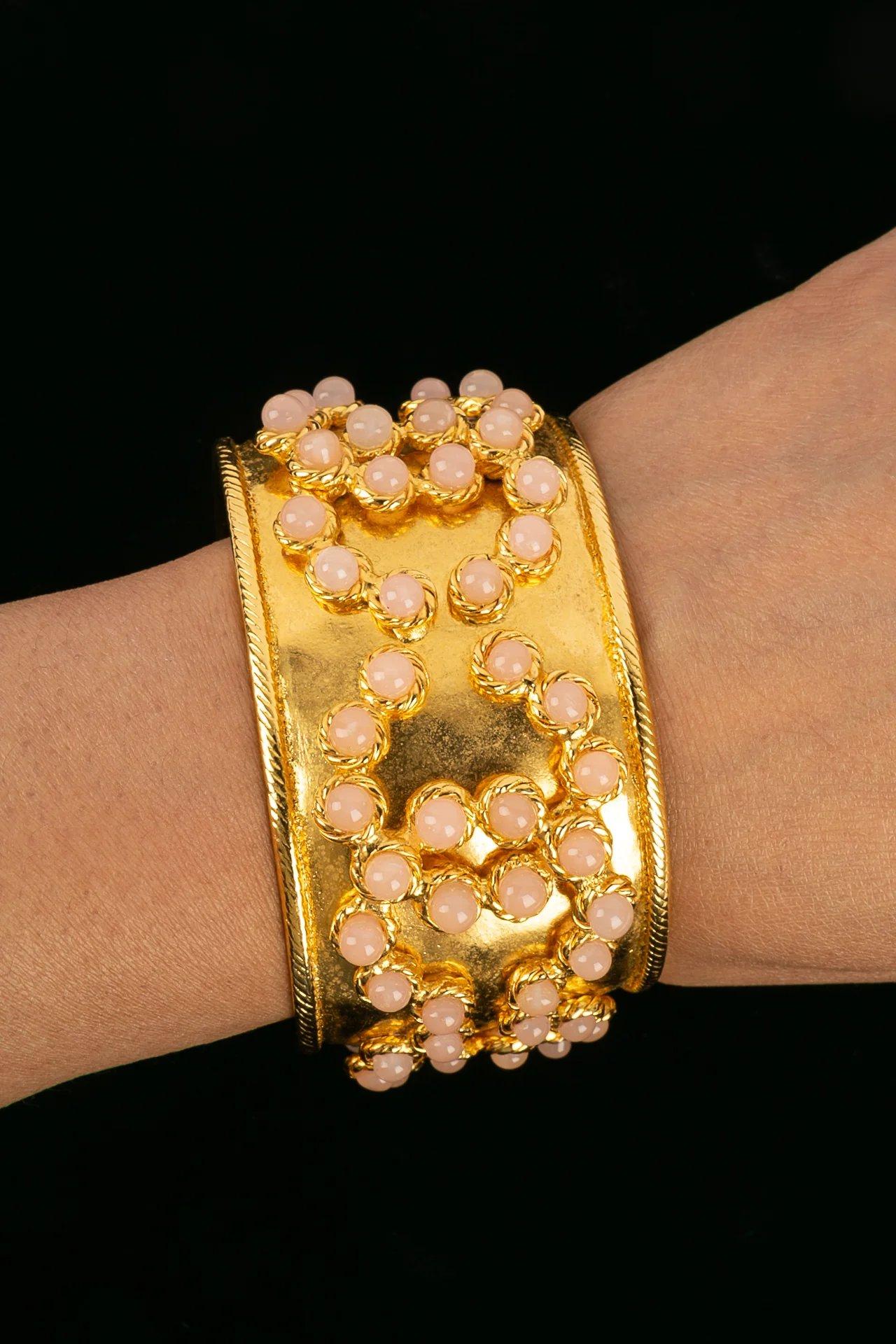 Chanel Bracelet in Gilded Metal and Cabochons & Pale Pink Glass Paste For Sale 4
