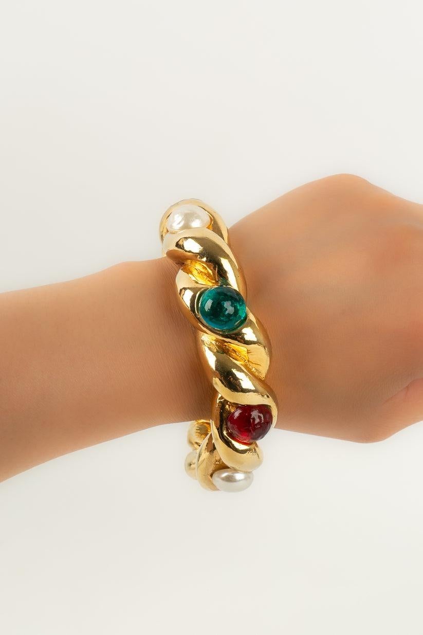 Chanel-Armband aus goldenem Metall und Glaspalette im Angebot 6
