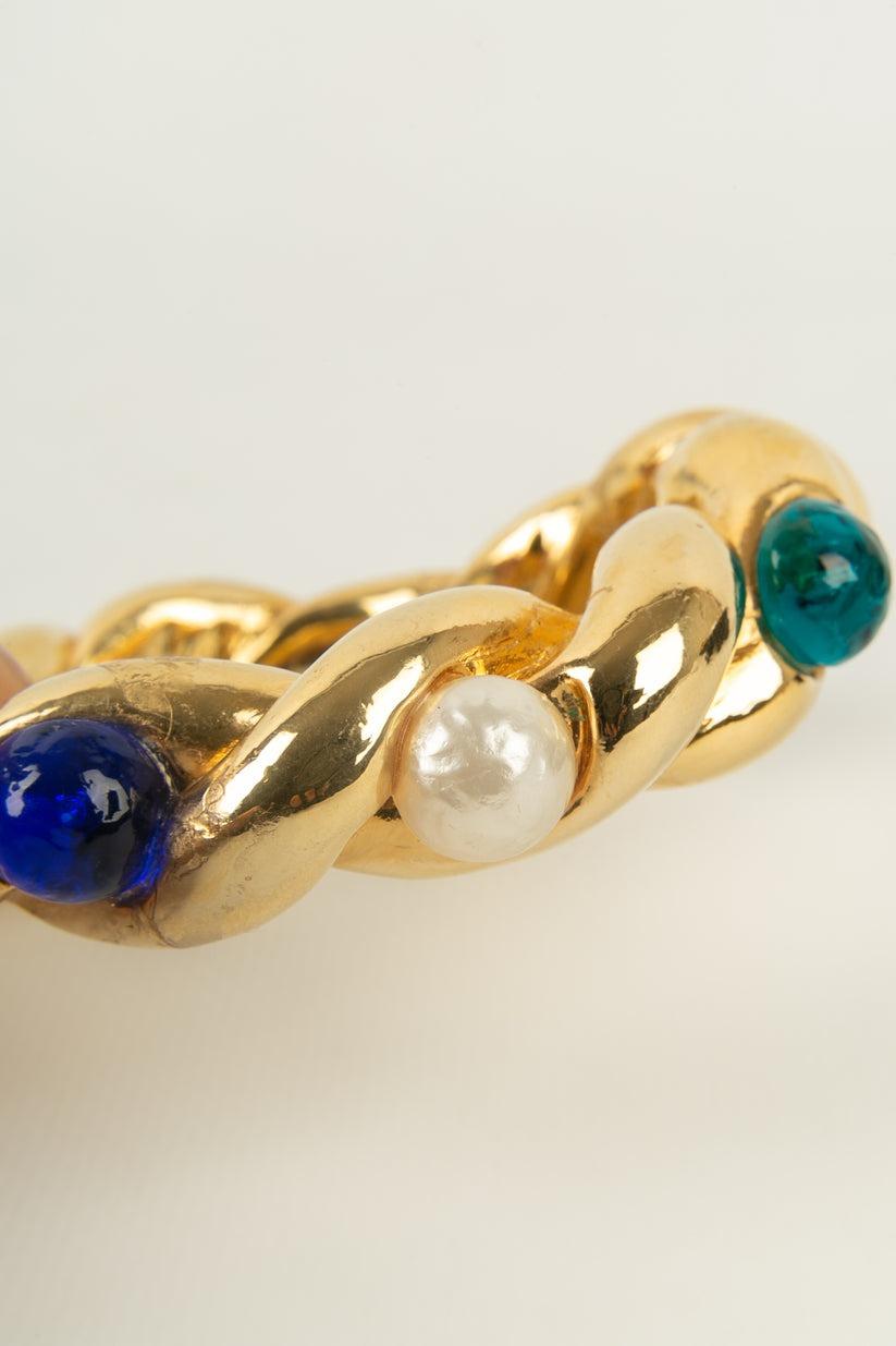 Chanel-Armband aus goldenem Metall und Glaspalette im Angebot 4