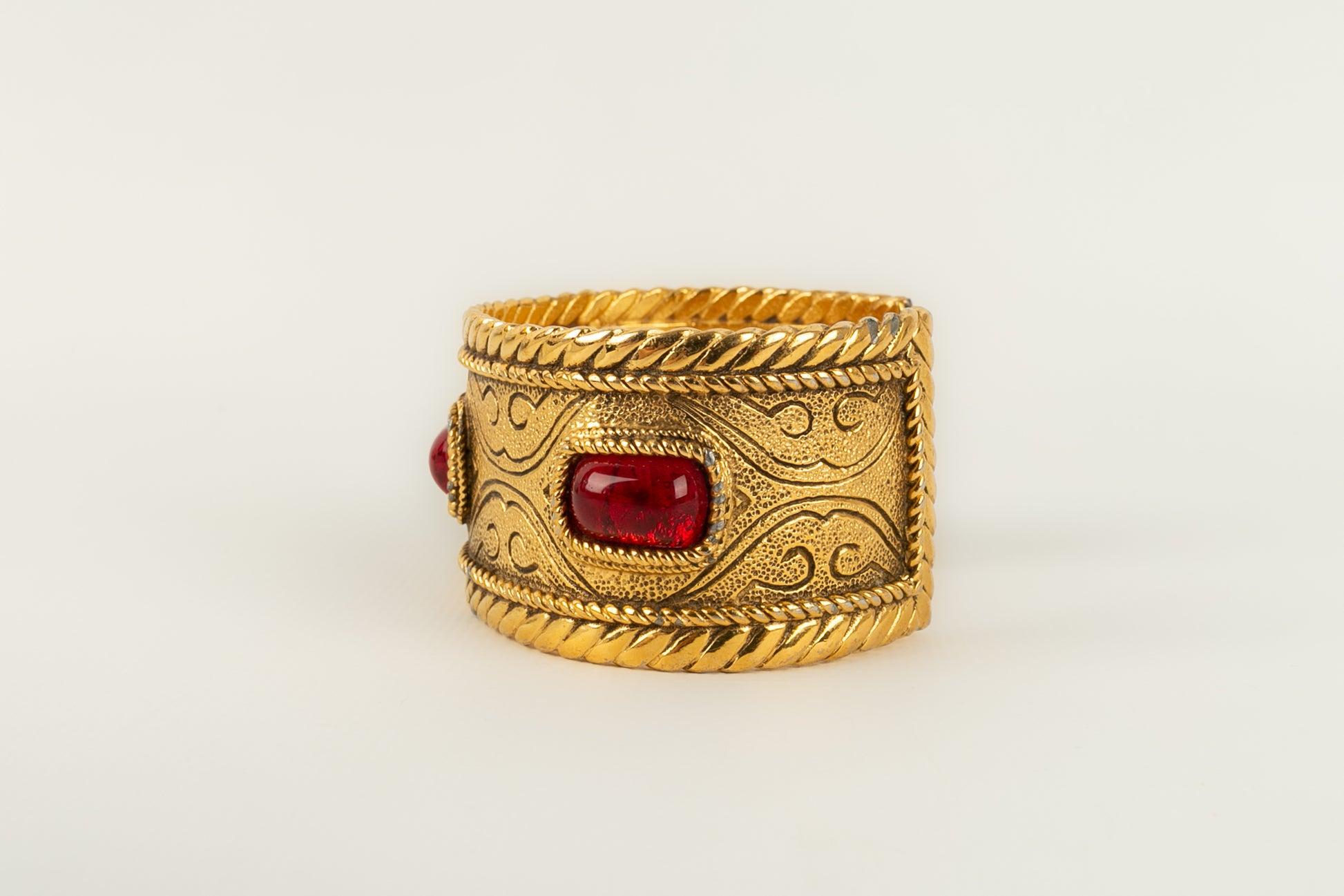 Women's Chanel Bracelet in Golden Metal and Red Glass Paste, 1985 For Sale