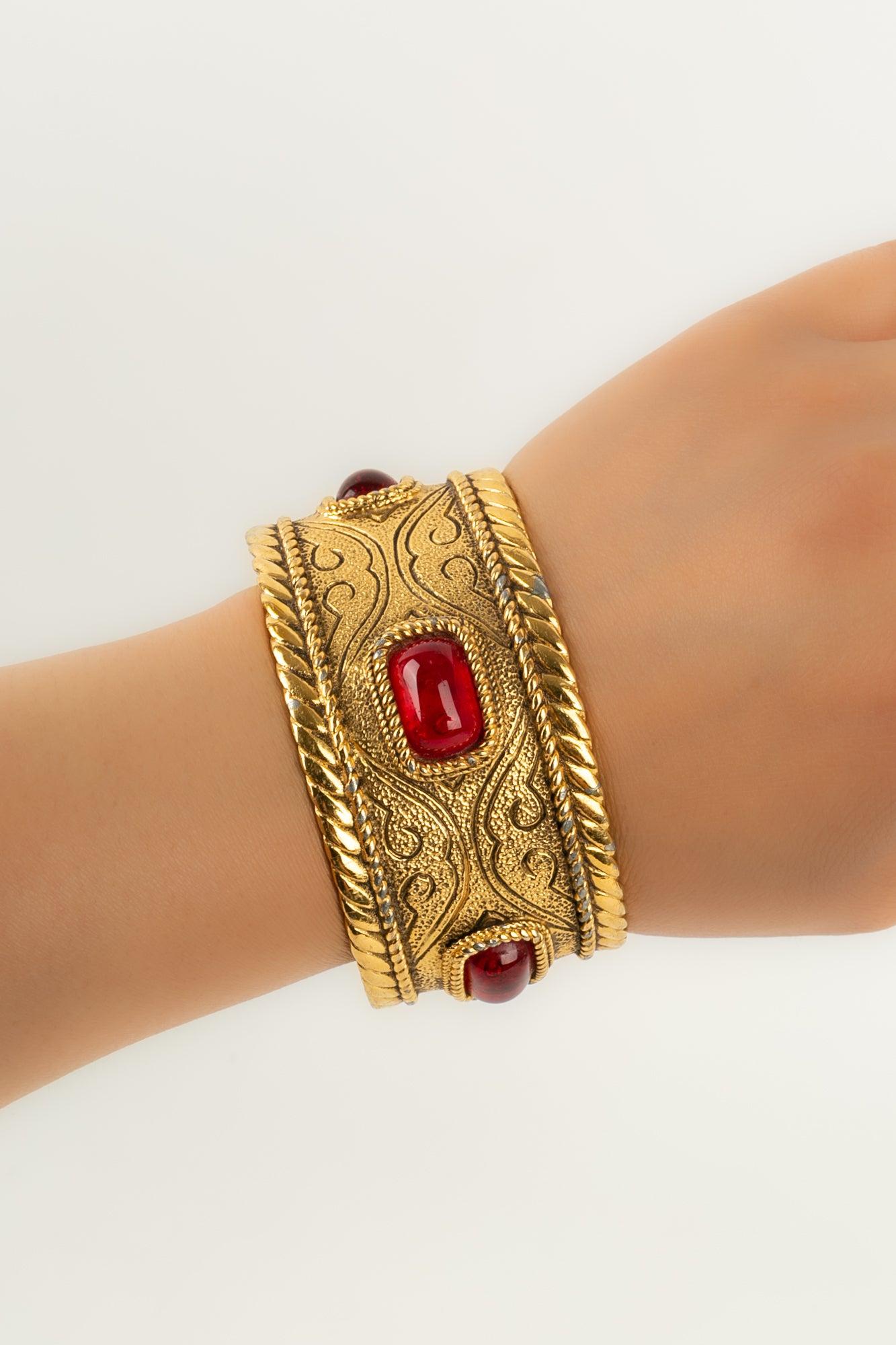 Chanel Bracelet in Golden Metal and Red Glass Paste, 1985 For Sale 4