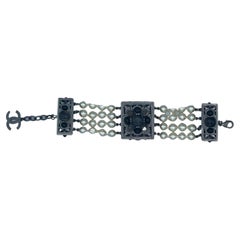 CHANEL Bracelet in Silver Filigree Metal, Pearls and Molten Glass