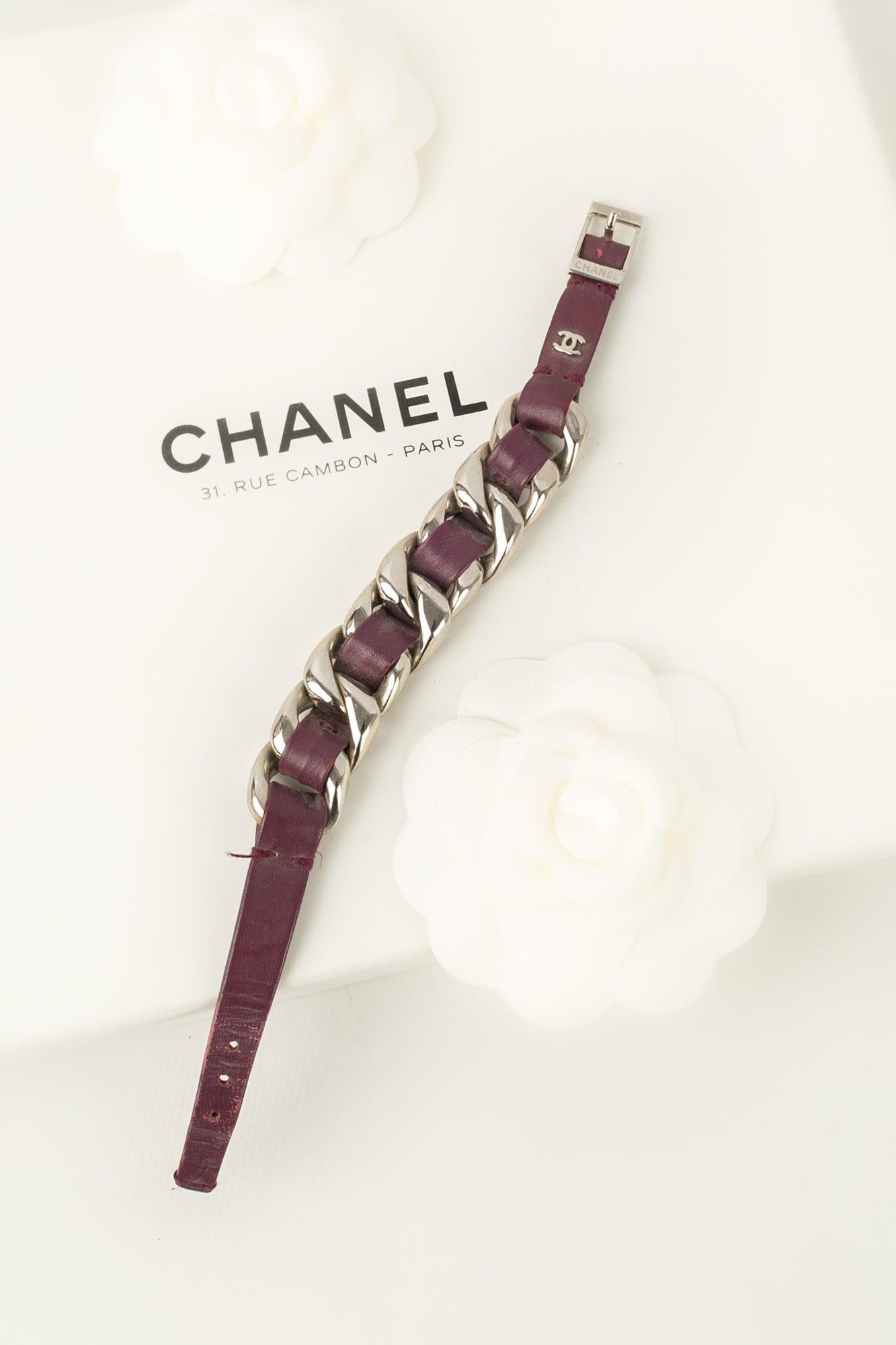 Chanel Bracelet in Silvery Metal and Purple Leather, 2002 For Sale 6