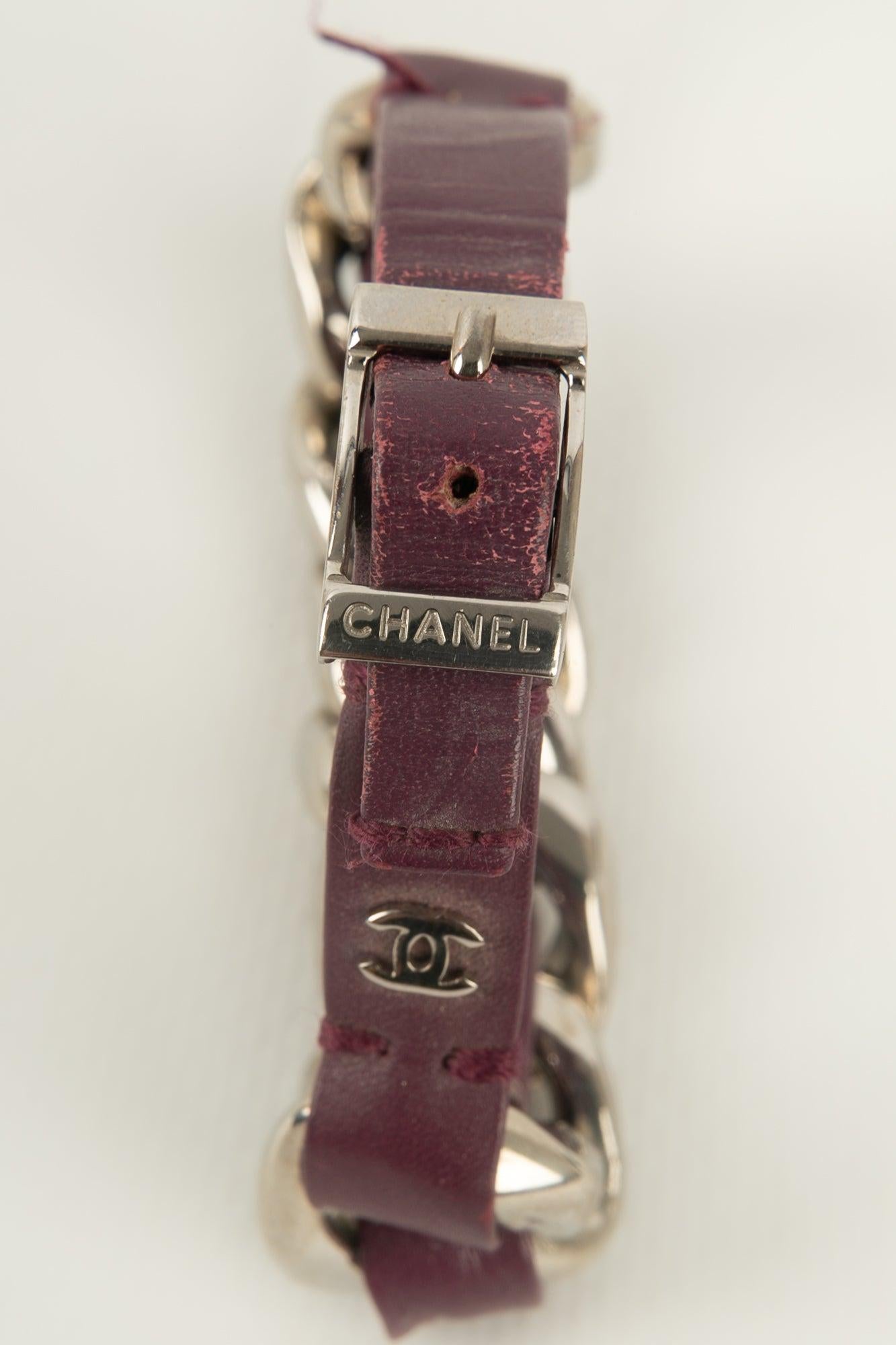 Chanel Bracelet in Silvery Metal and Purple Leather, 2002 For Sale 3