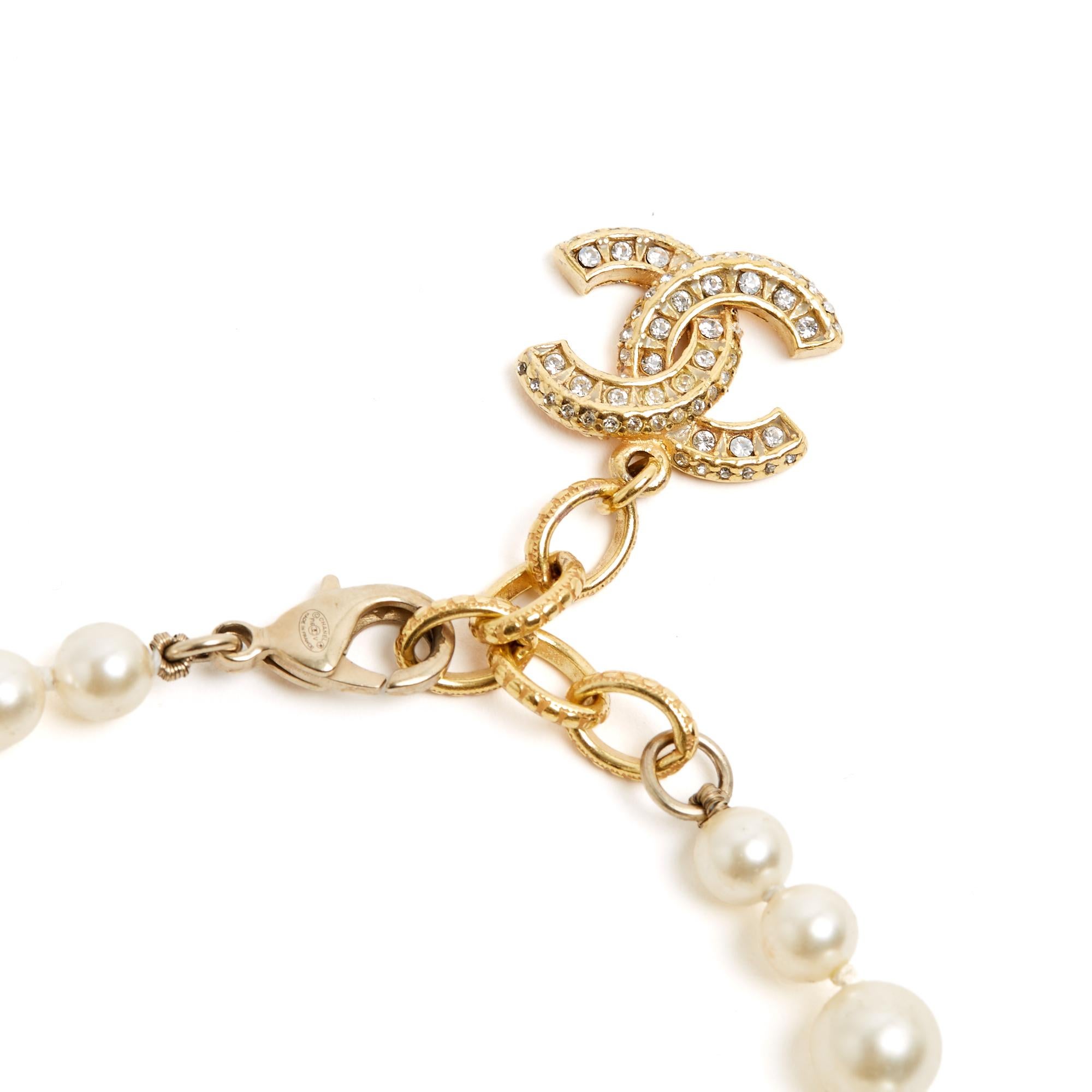 Chanel Bracelet Perles en chute 2016 Fancy Pearls and Golden Metal CC Bracelet In Good Condition In PARIS, FR