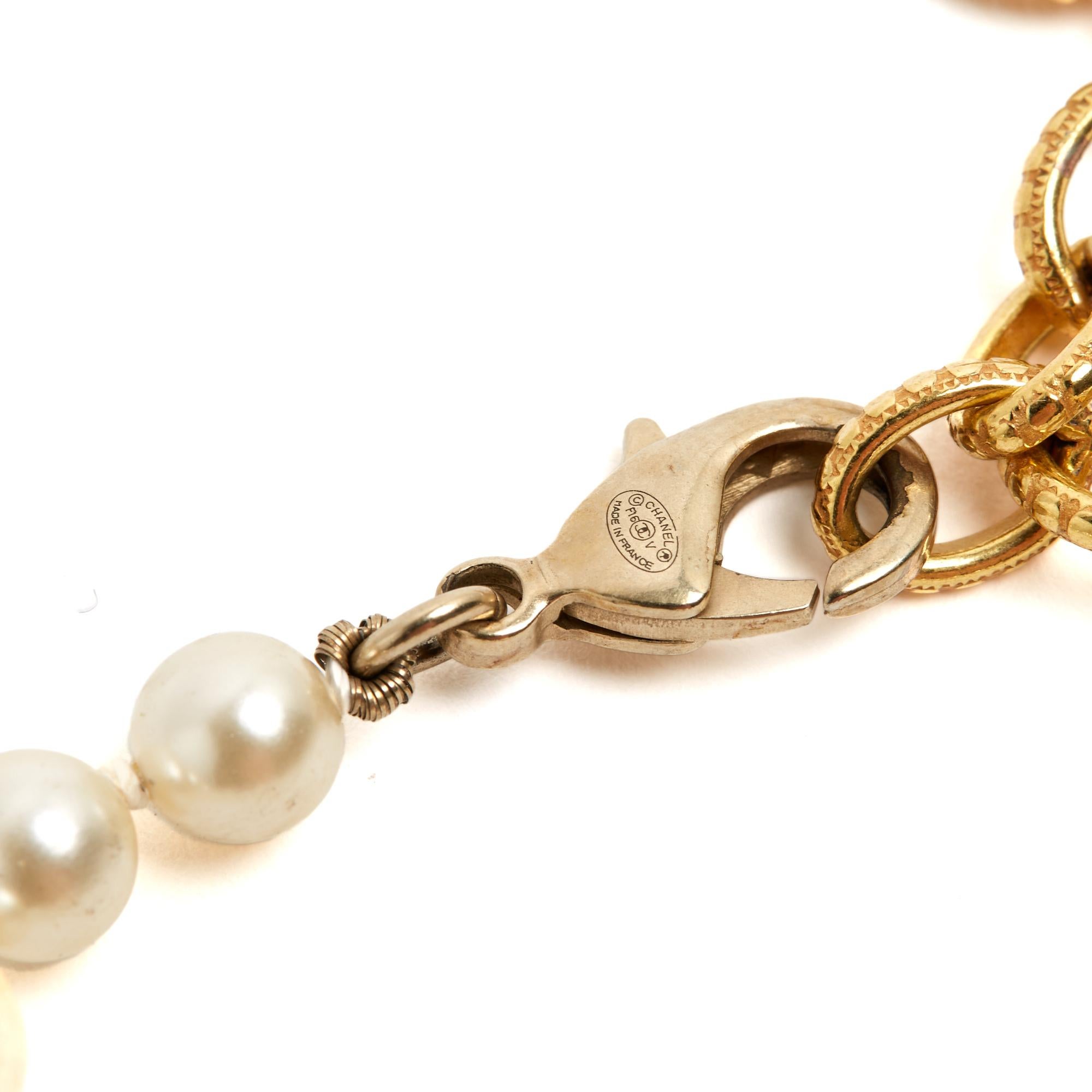 Women's or Men's Chanel Bracelet Perles en chute 2016 Fancy Pearls and Golden Metal CC Bracelet
